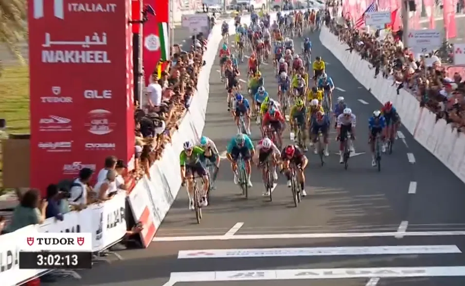 Copy-paste in de UAE Tour: Merlier met twee harde banden weer de beste, De Kleijn wéér nummer twee