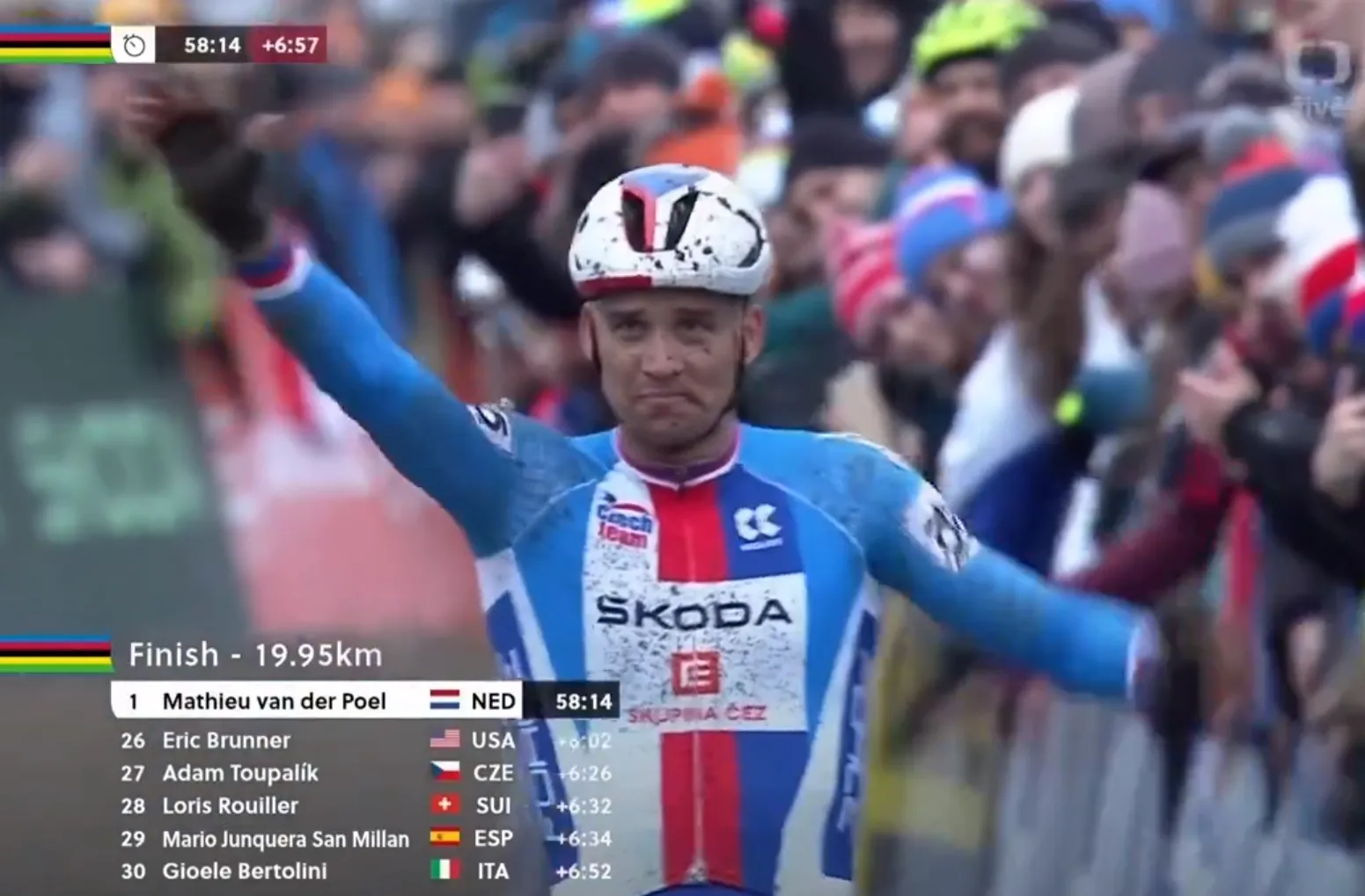 Tranen, weemoed en complimenten voor Van der Poel: dit was de laatste dag als prof van Zdenek Stybar