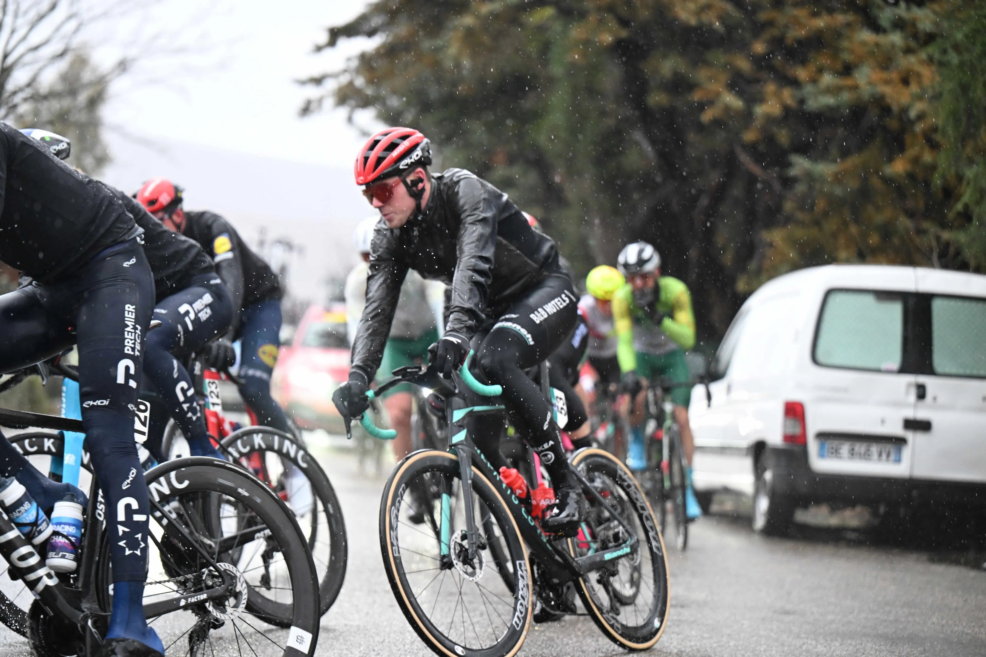 Sportief heeft Dekker bij nieuwe ploeg geen tijd voor grappen, aan tafel wel: 'In het Spaans moet ik mijn grappen wel echt gaan voorbereiden'