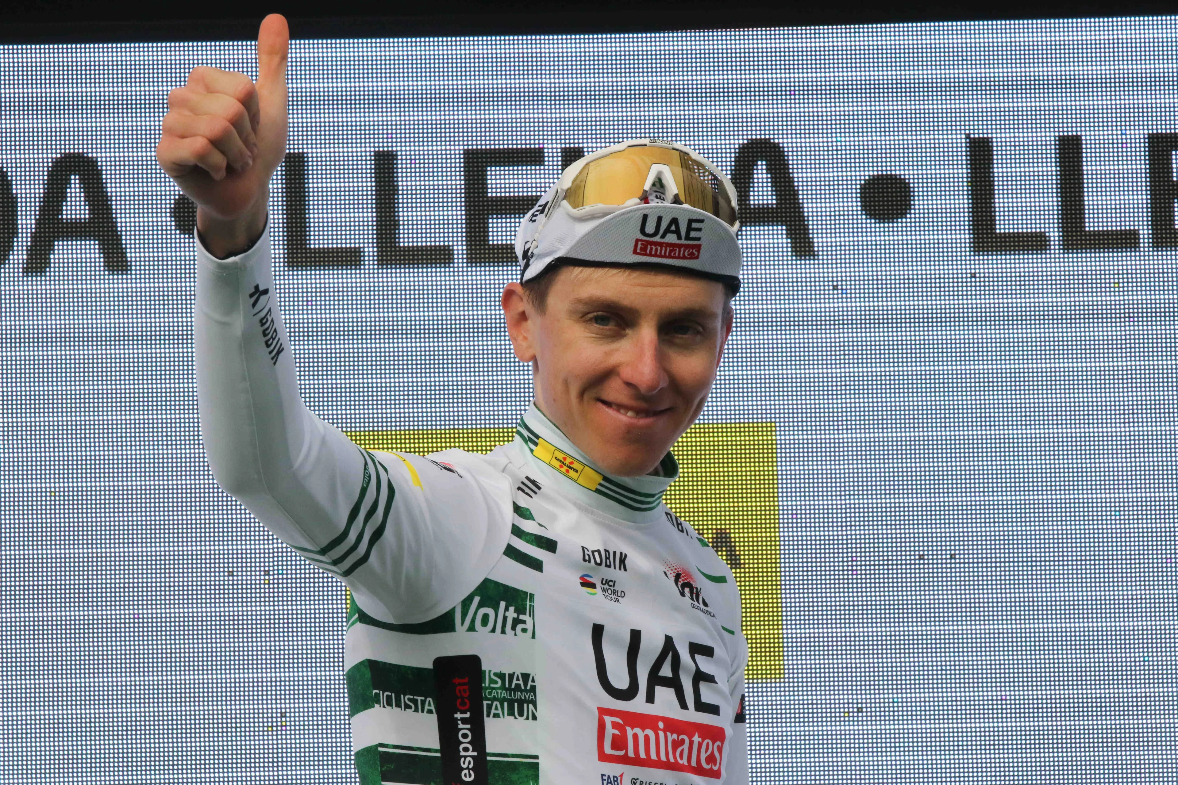 Zelden vertoonde overmacht: Pogacar perst er een solo van 30 kilometer uit en geeft eindzege glans met nieuwe ritzege