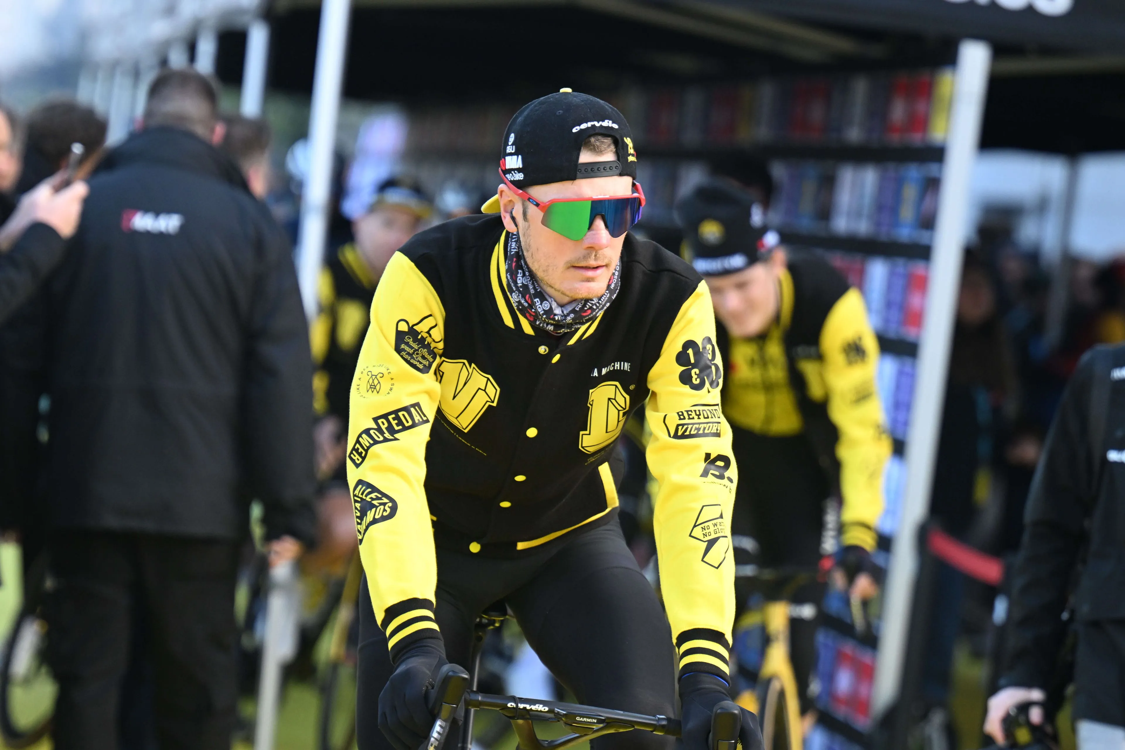 Deelnemers, rugnummers en uitvallers Vuelta a Espana 2024 | Geen uitvallers in door Van Aert gewonnen etappe