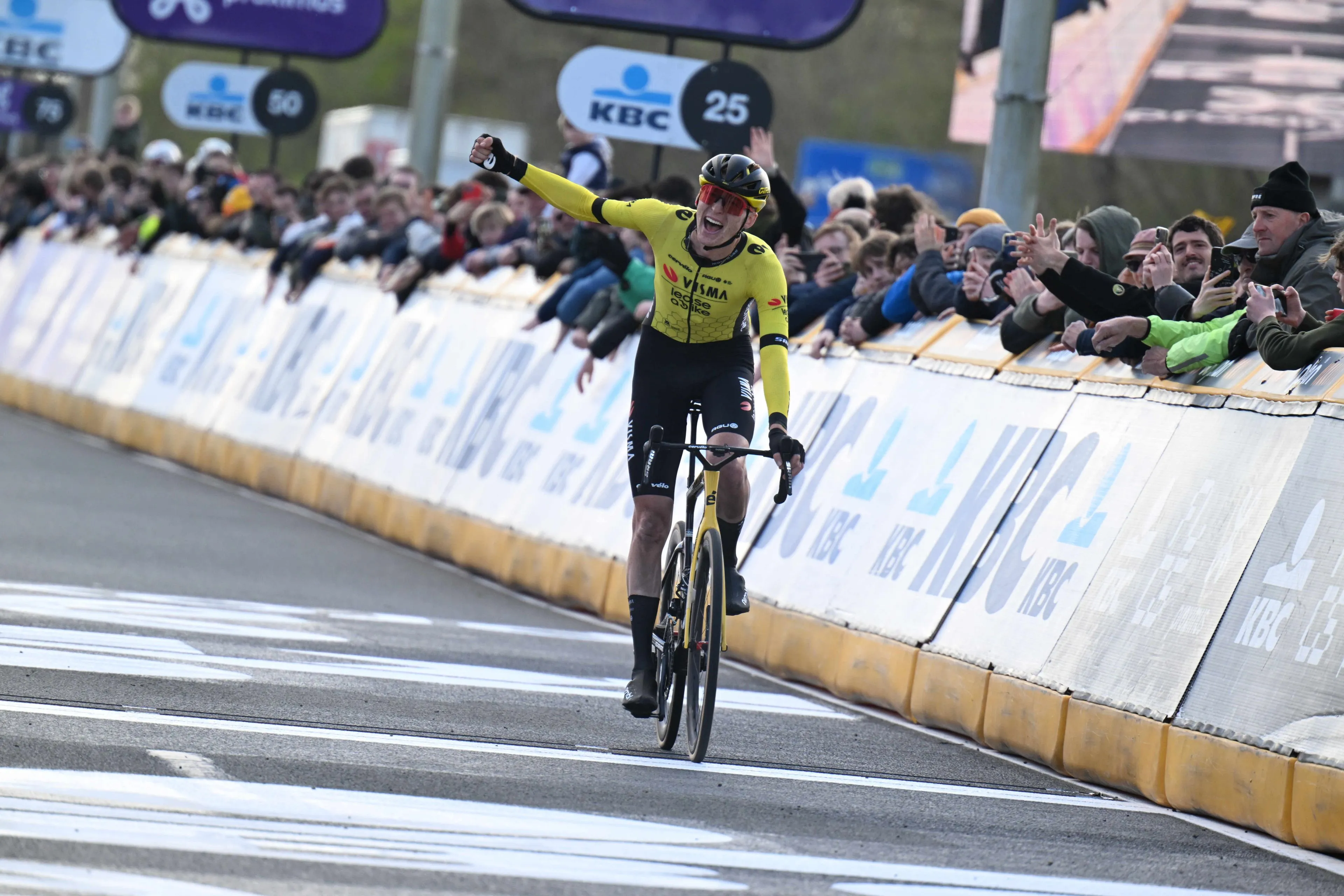 Jorgenson voelt zich genoodzaakt te reageren op 'kritiek voor verder koersen': 'Het is een shitsituatie'