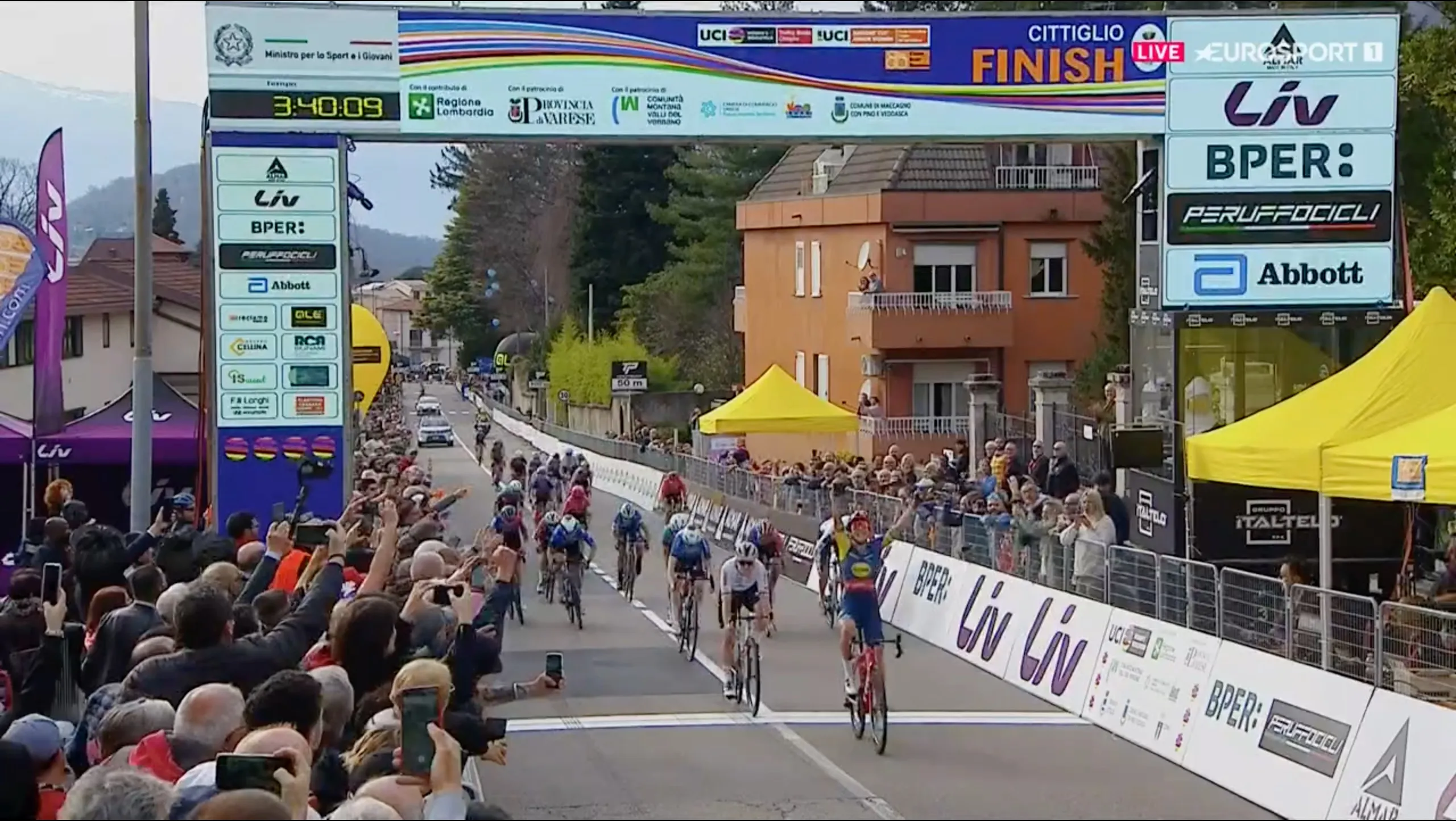 Elisa Balsamo wint sprint van Lotte Kopecky in Trofeo Binda, zeer actieve Puck Pieterse derde