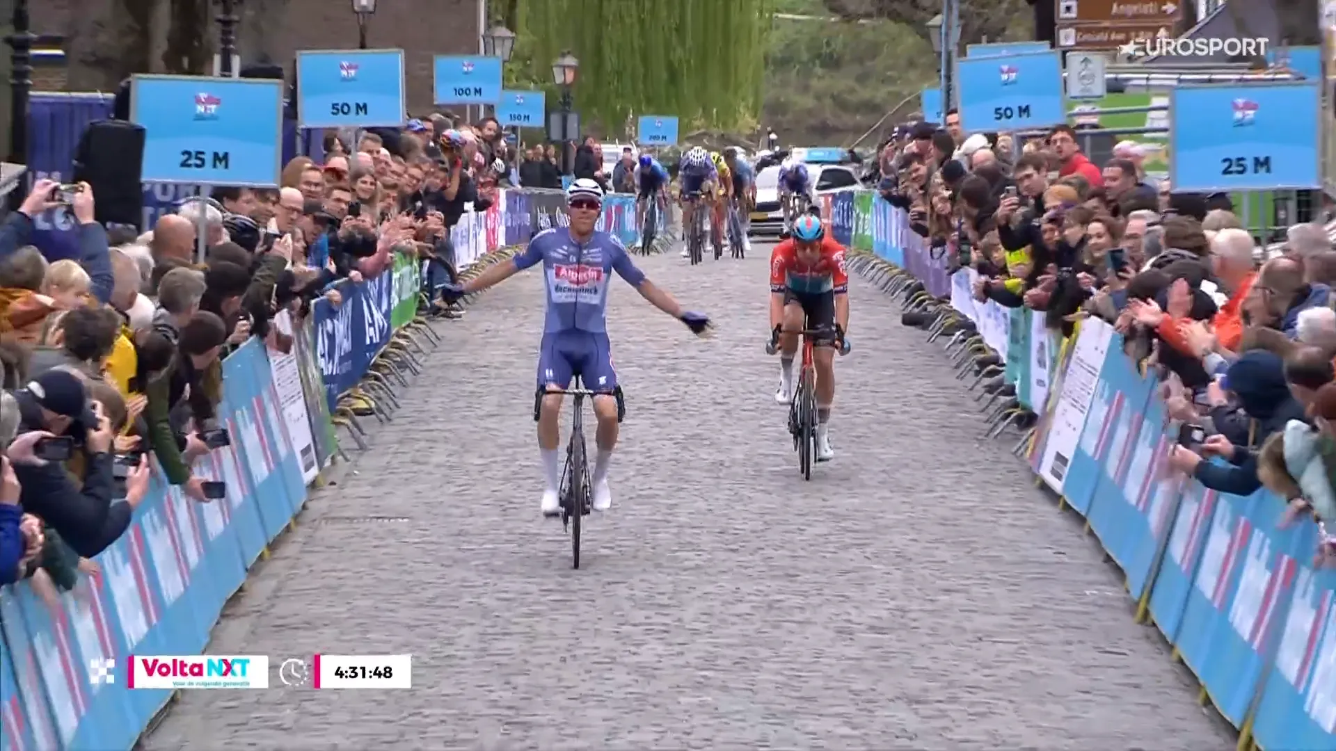 Timo Kielich verslaat Pascal Eenkhoorn in Volta NXT Classic, peloton gedurende hele dag onmachtig in afmatting