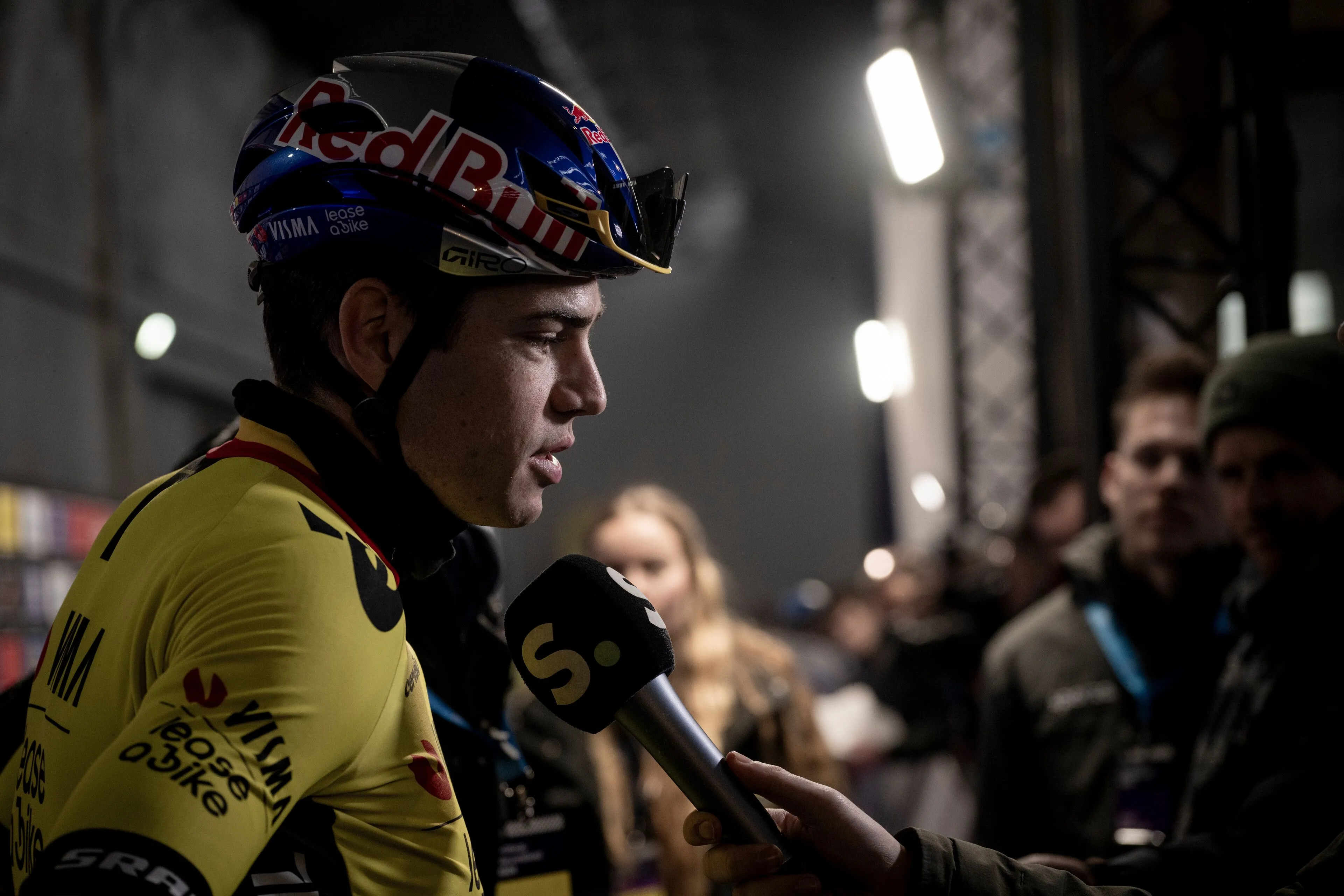Wout van Aert geeft met retweet duidelijk signaal af aan Belgische media: 'Moet dat echt?'