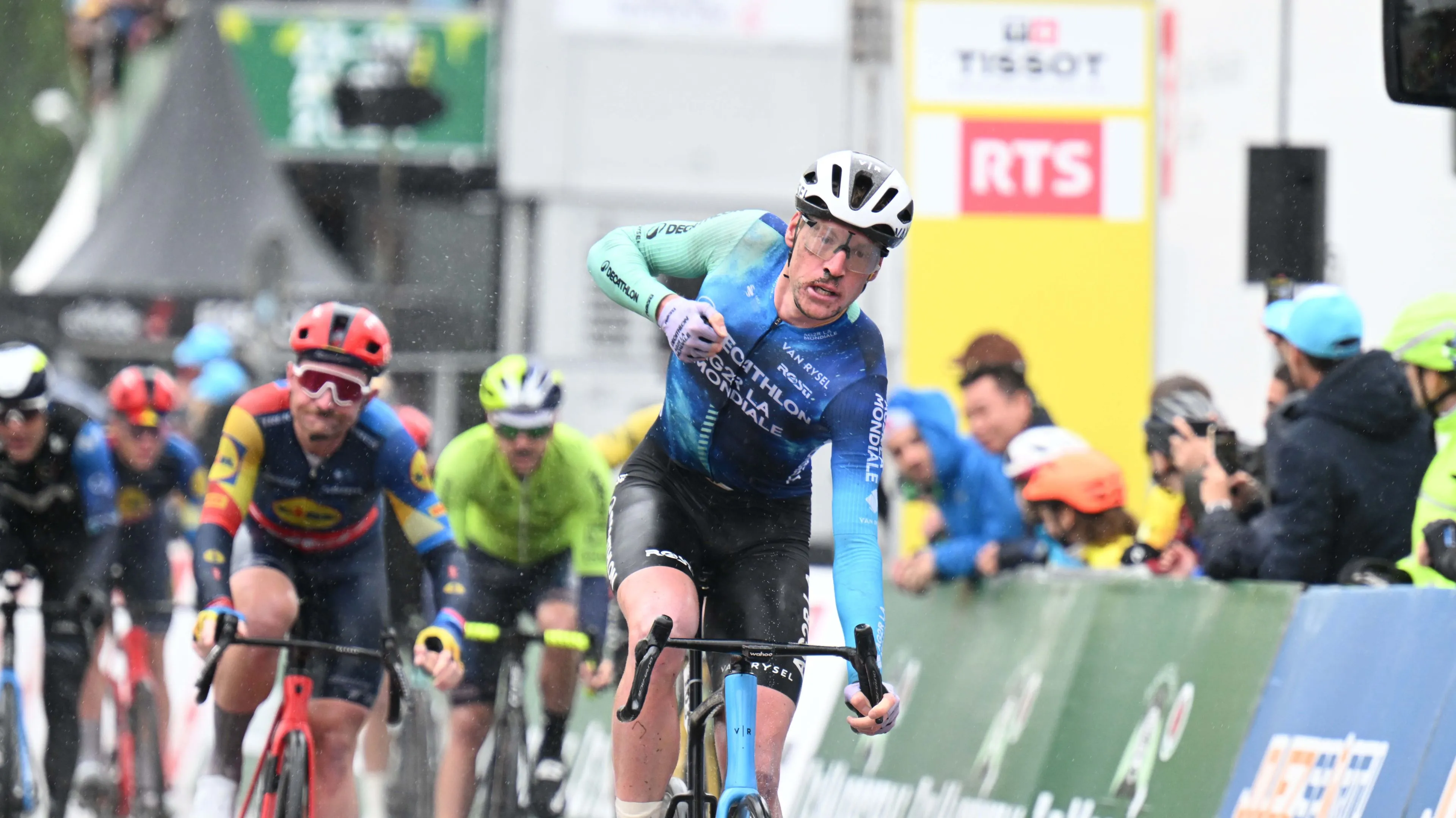 Nys laat zich verrassen en Godon komt wéér als een duveltje uit een doosje: Romandië-eindzege naar Rodriguez