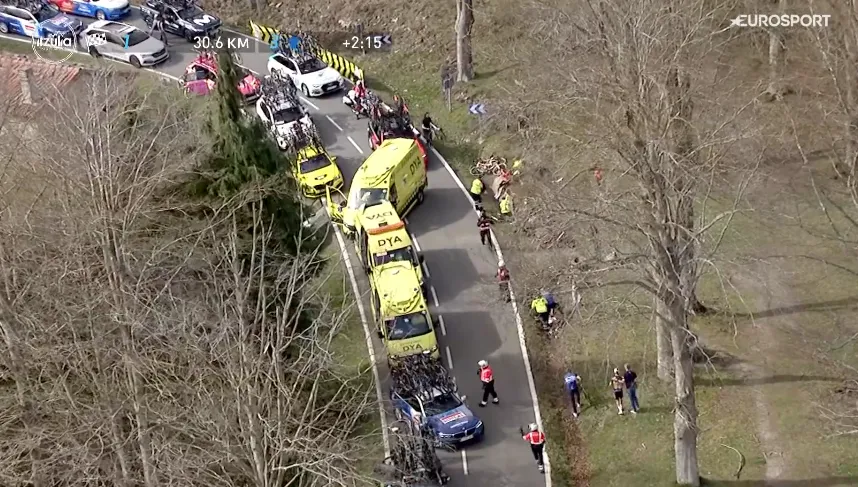 Meintjes wint en Skjelmose is leider, maar rit 4 Baskenland vooral ontsierd door massacrash