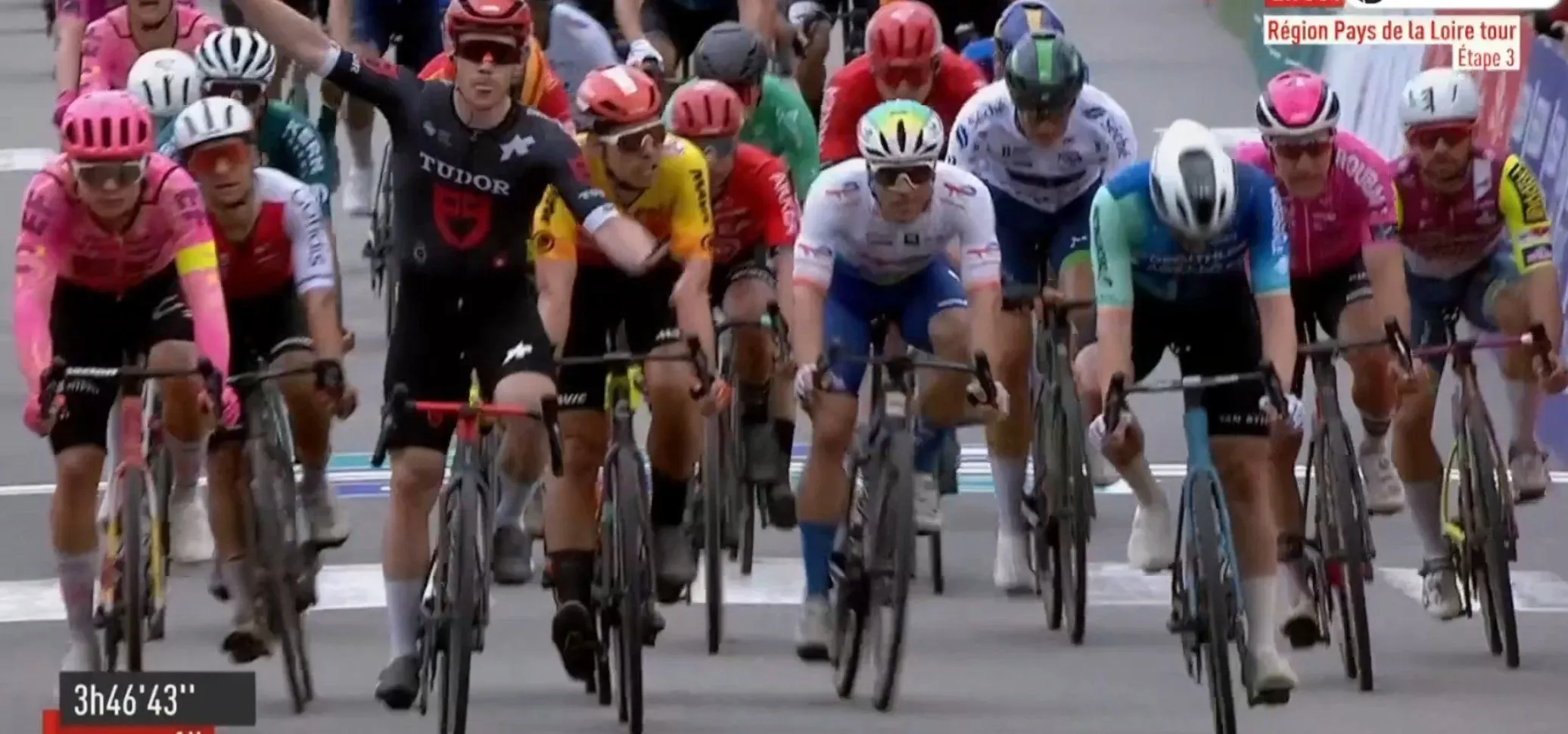 Nét niet voor Van den Berg in Frankrijk: Dainese toont goede benen dan toch richting Giro en wint sprint