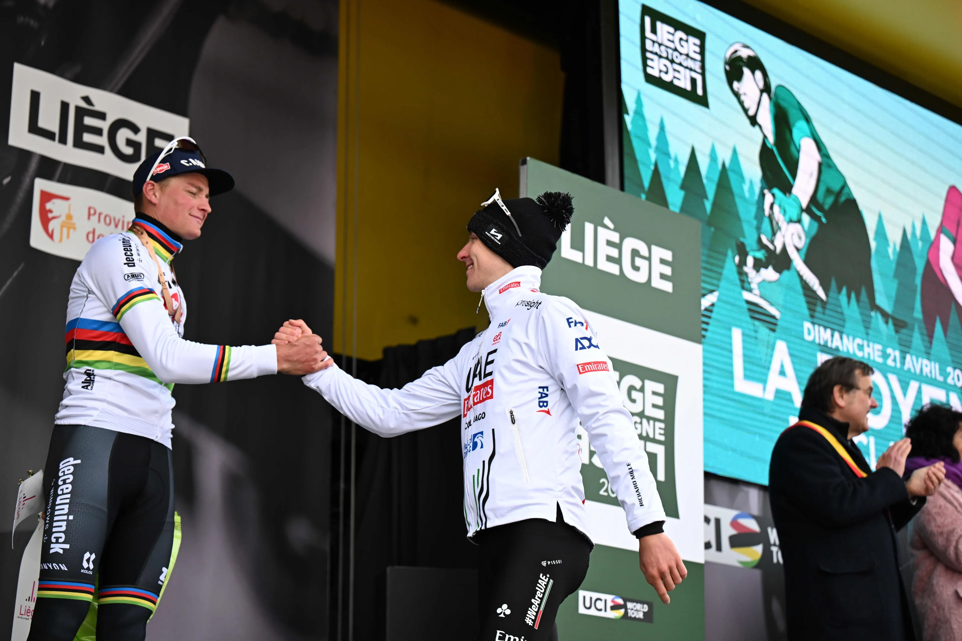 Pogacar grapt over UAE-tripje Van der Poel, maar was vooral opvallend emotioneel in Luik: 'Dat gaf me kracht'