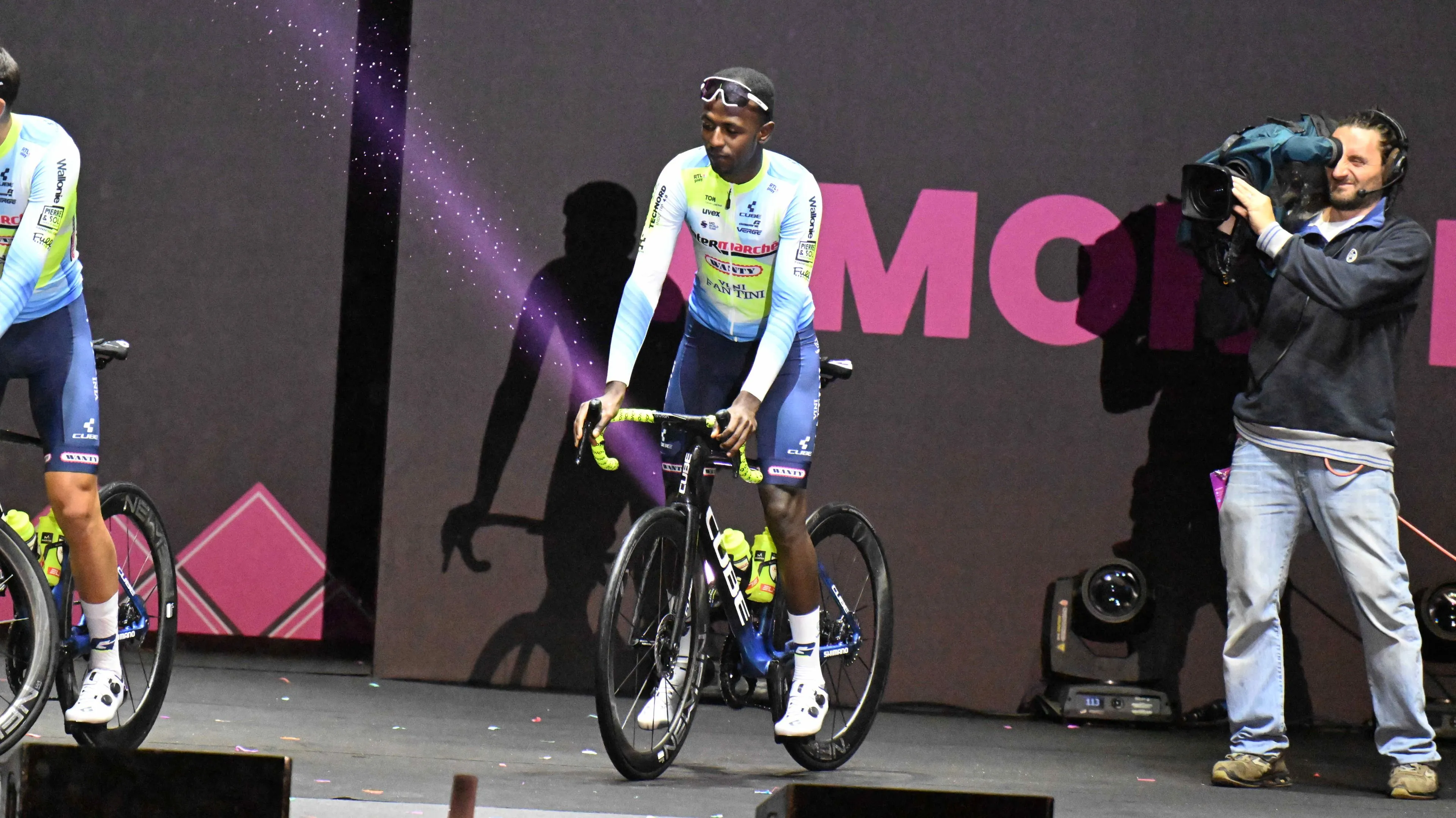 Alle ballen bij Intermarché-Wanty op opvallend ambitieuze Girmay (ja, ook al in de eerste Giro-etappe!)