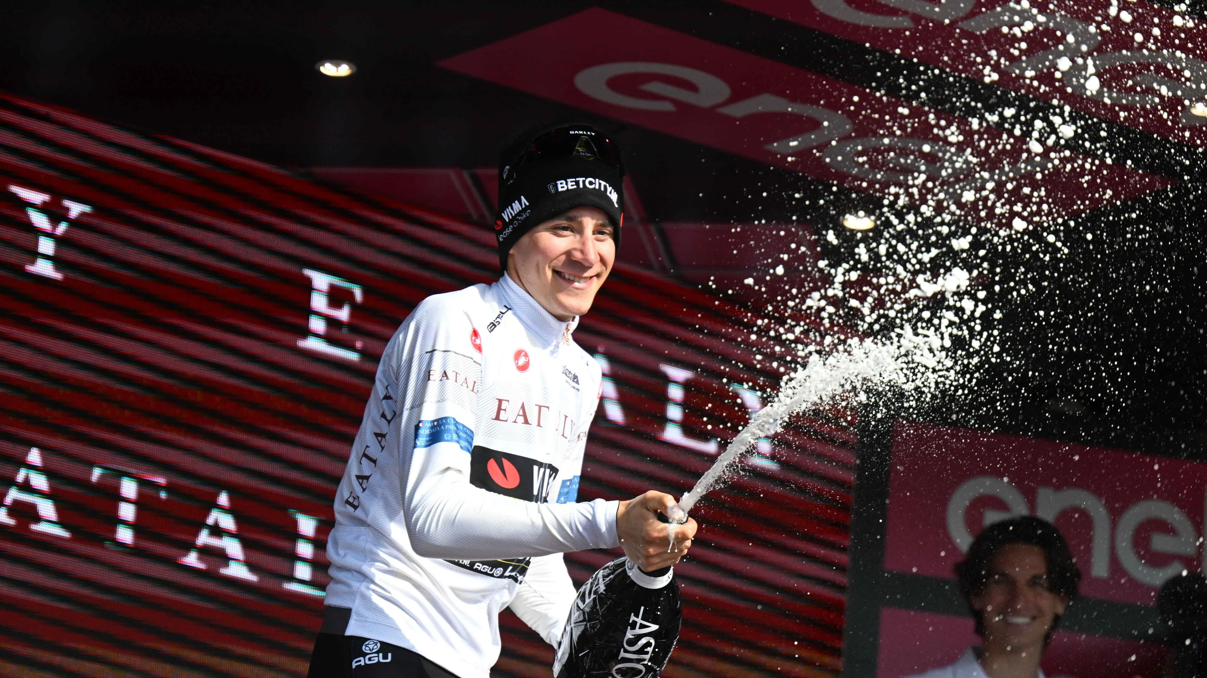 Klassementen Giro d'Italia 2024: met deze verschillen gaan we de volgende bergrit alweer in!