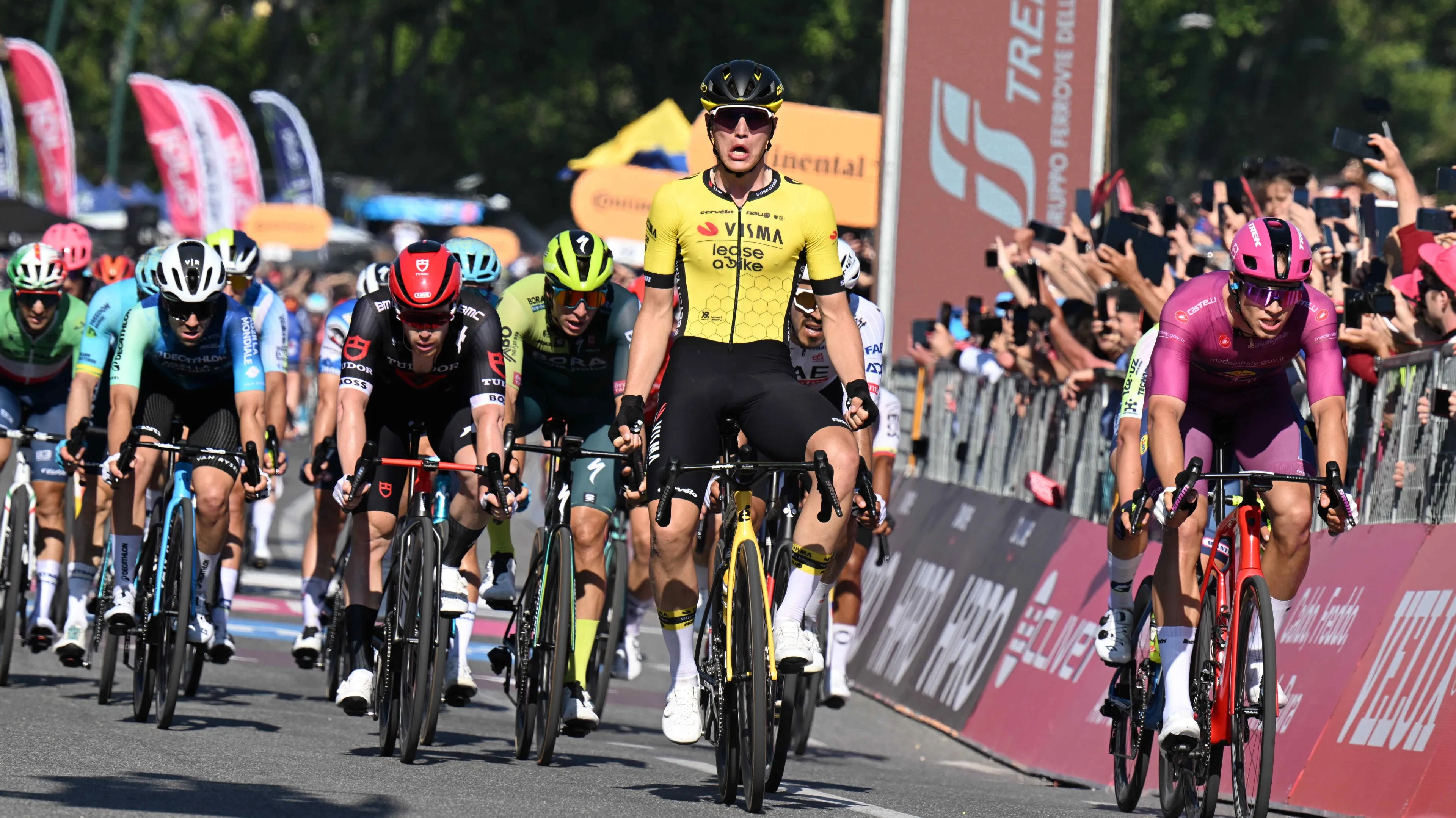 Visma | Lease a Bike brult van geluk na improviseren met Kooij: 'Wat Tim daar deed, was echt van cruciaal belang'