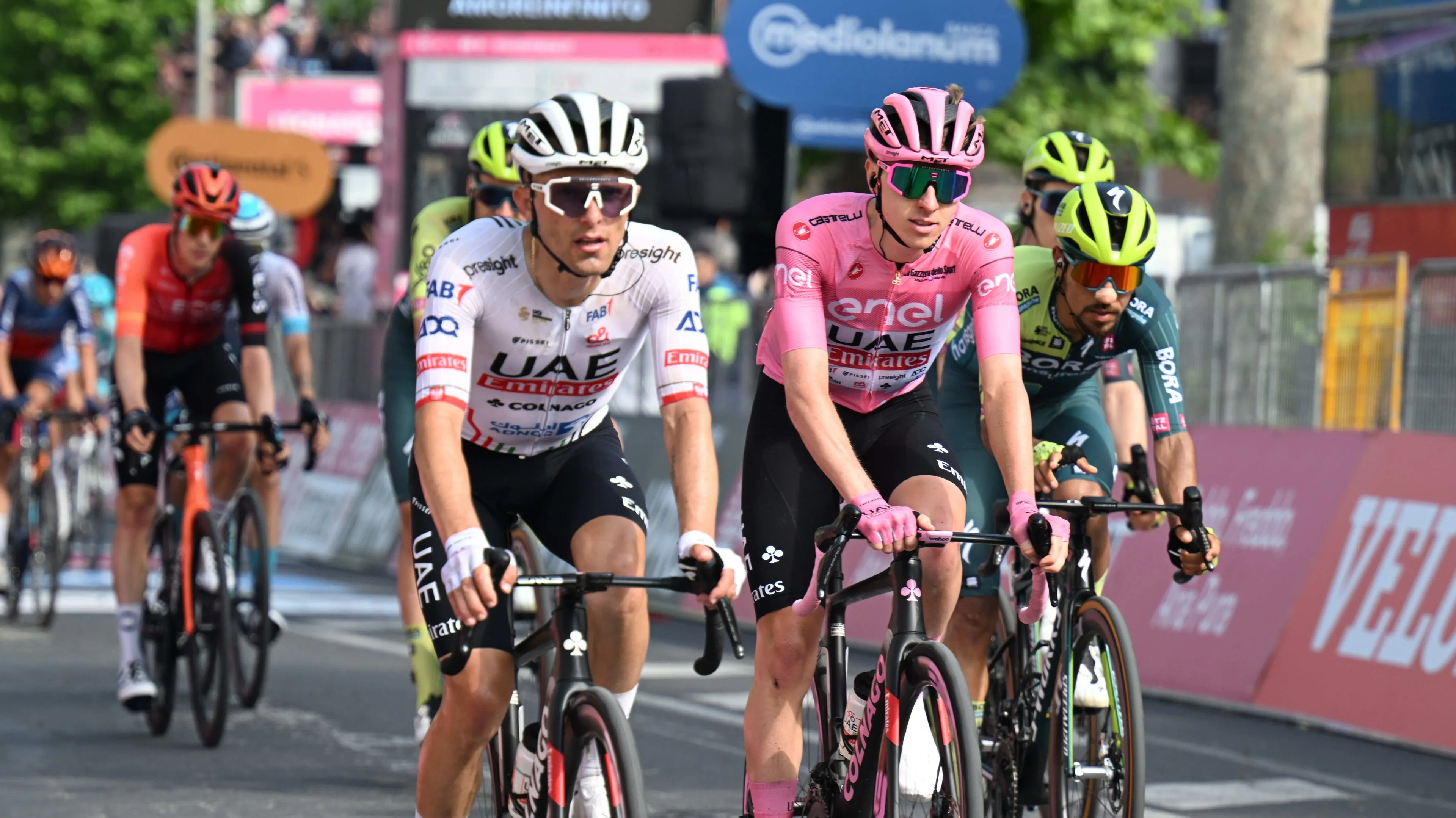 Favorieten etappe 17 Giro d'Italia 2024 | Je kunt niet altijd 6 gooien, behalve als je Tadej Pogacar heet