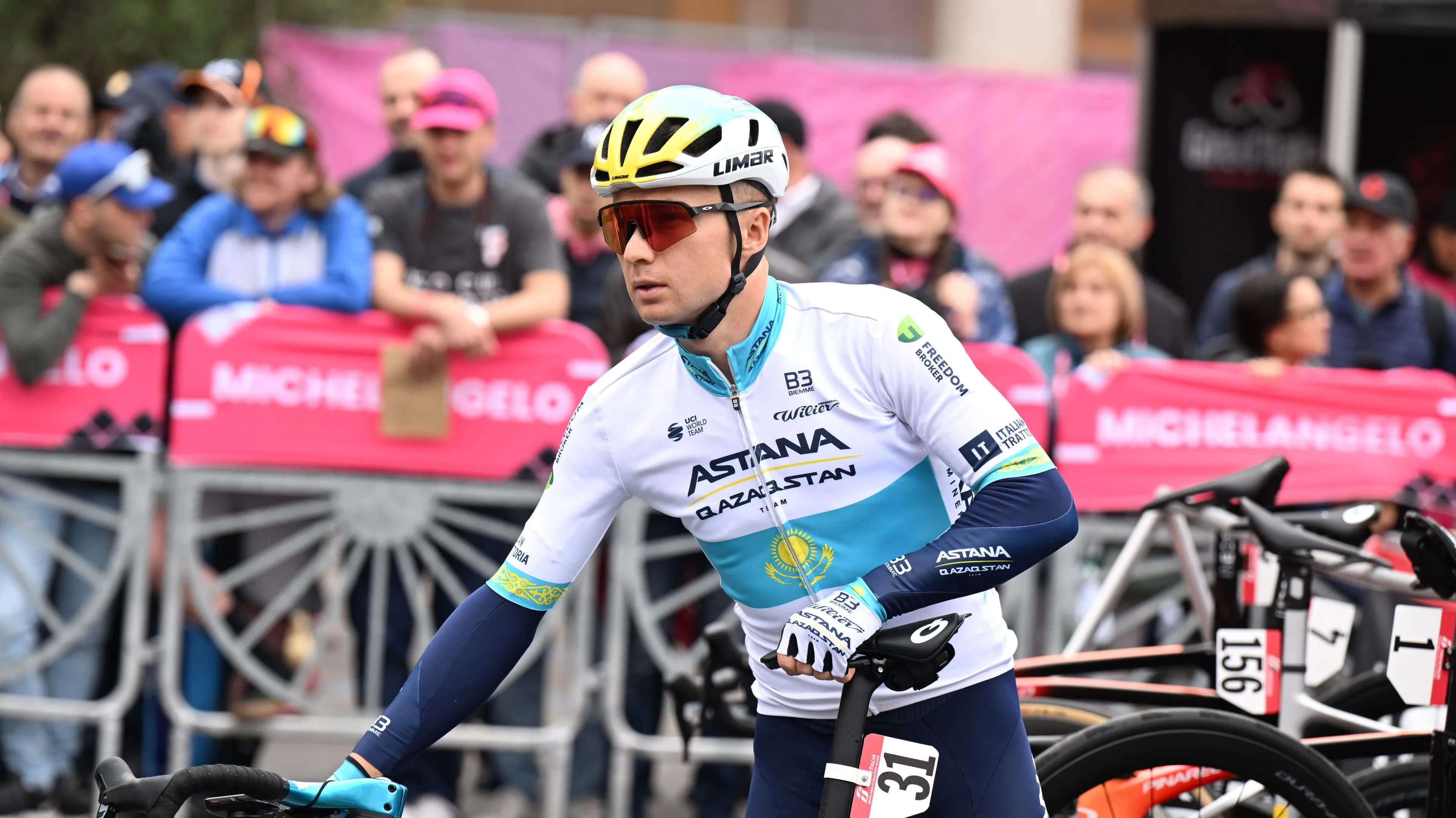 Deelnemers en uitvallers Giro d'Italia 2024 | Lutsenko stapt daags voor rustdag niet meer op