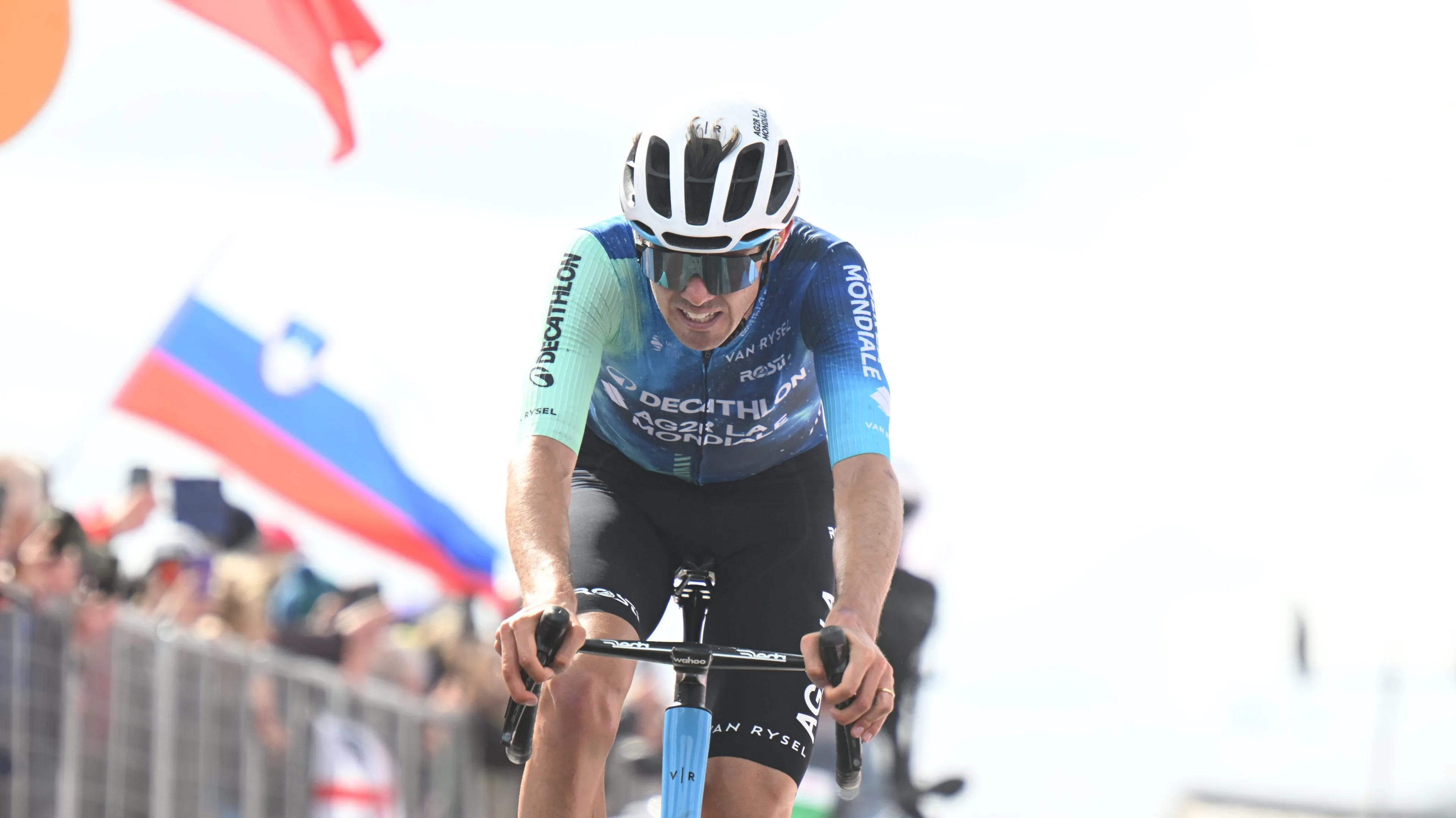 Jayco-AlUla kondigt met trots en humor nieuwe leider aan en bevestigt daarmee vertrek Yates (naar Visma?)