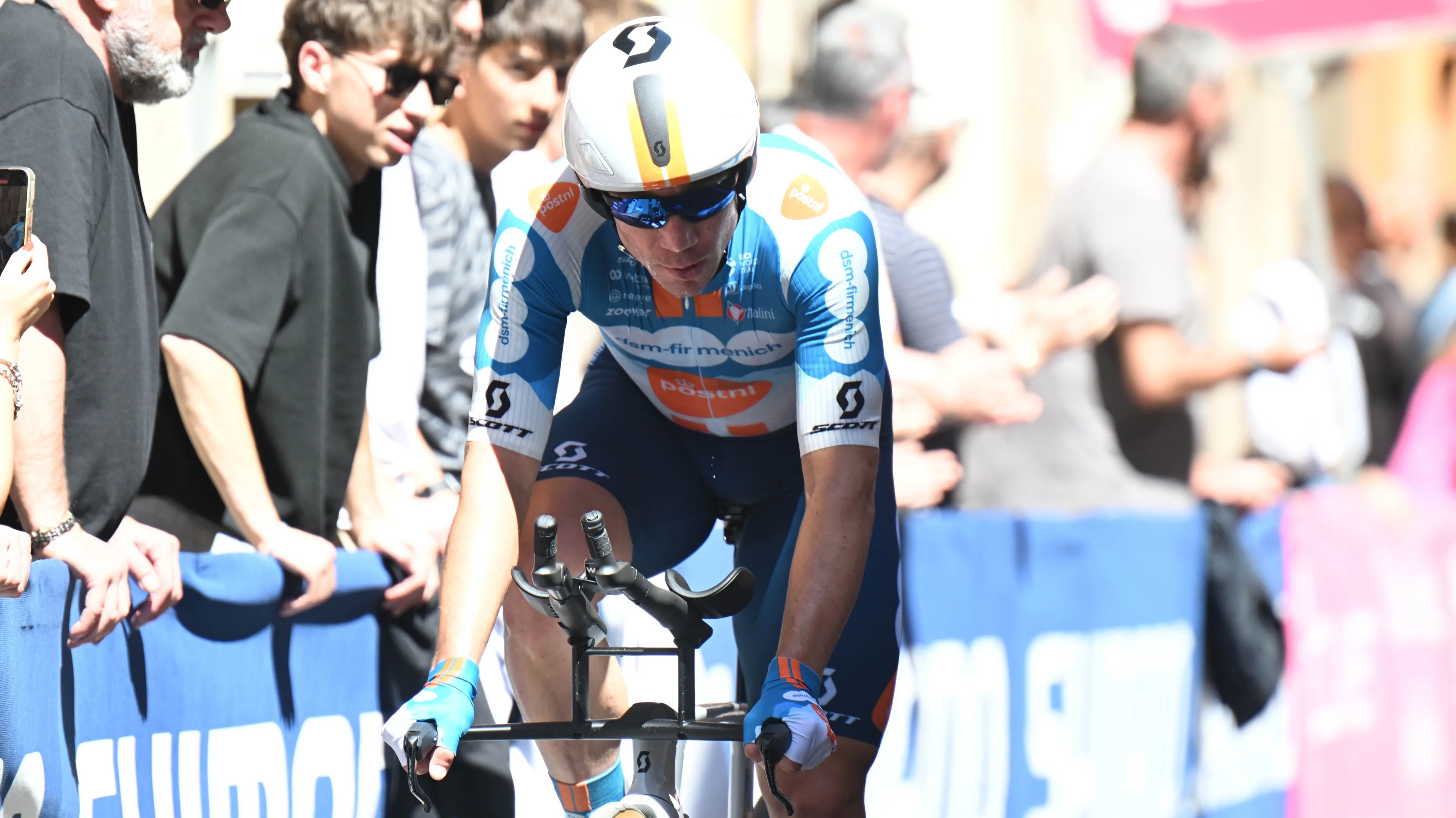 Bardet leeft op, maar Jakobsen heeft groter probleem: 'Meer wielrenner worden en iets minder sprinter'