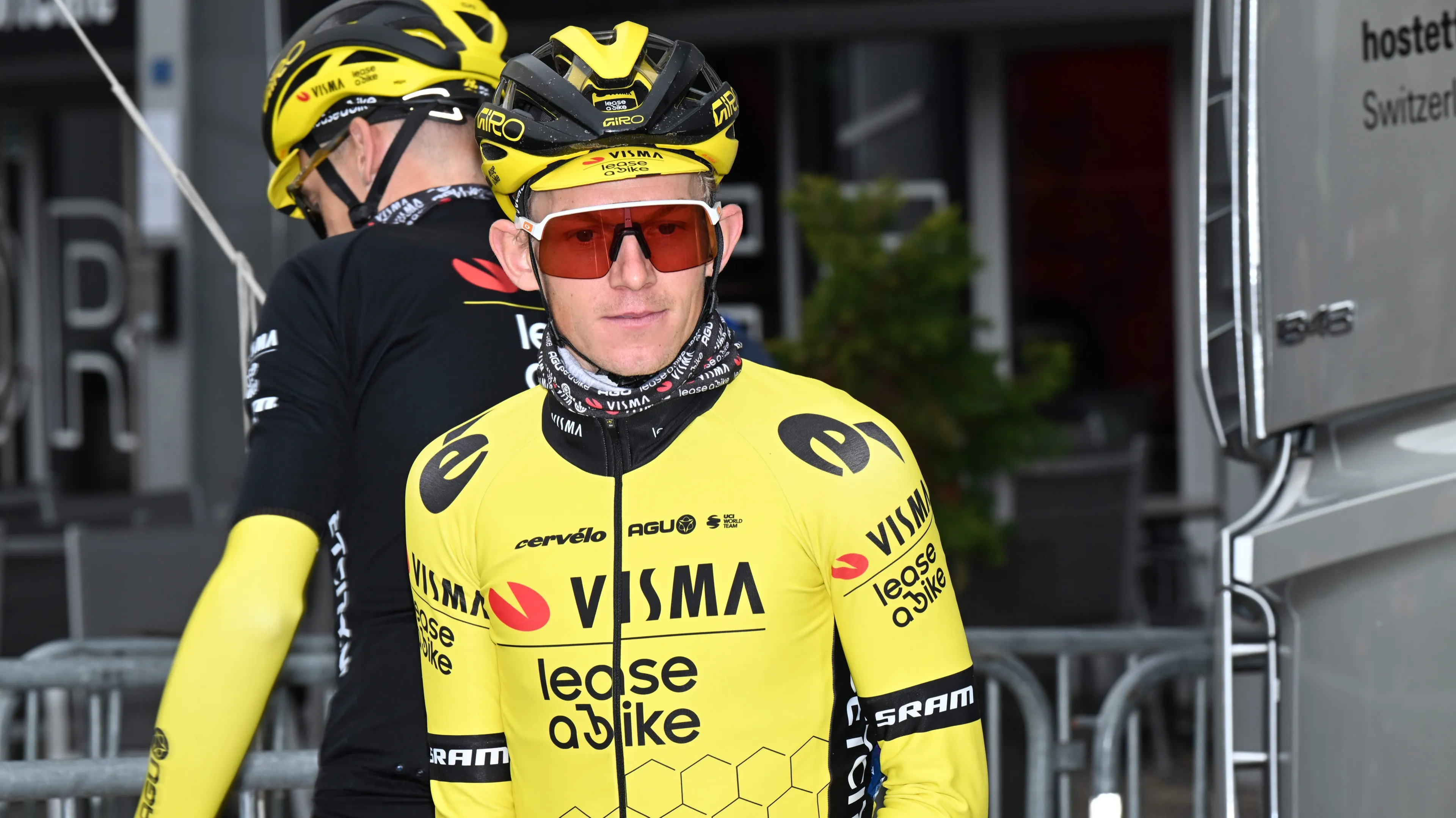 New setback for Visma | Lease a Bike: Tim van Dijke replaces sick Koen Bouwman in Giro selection
