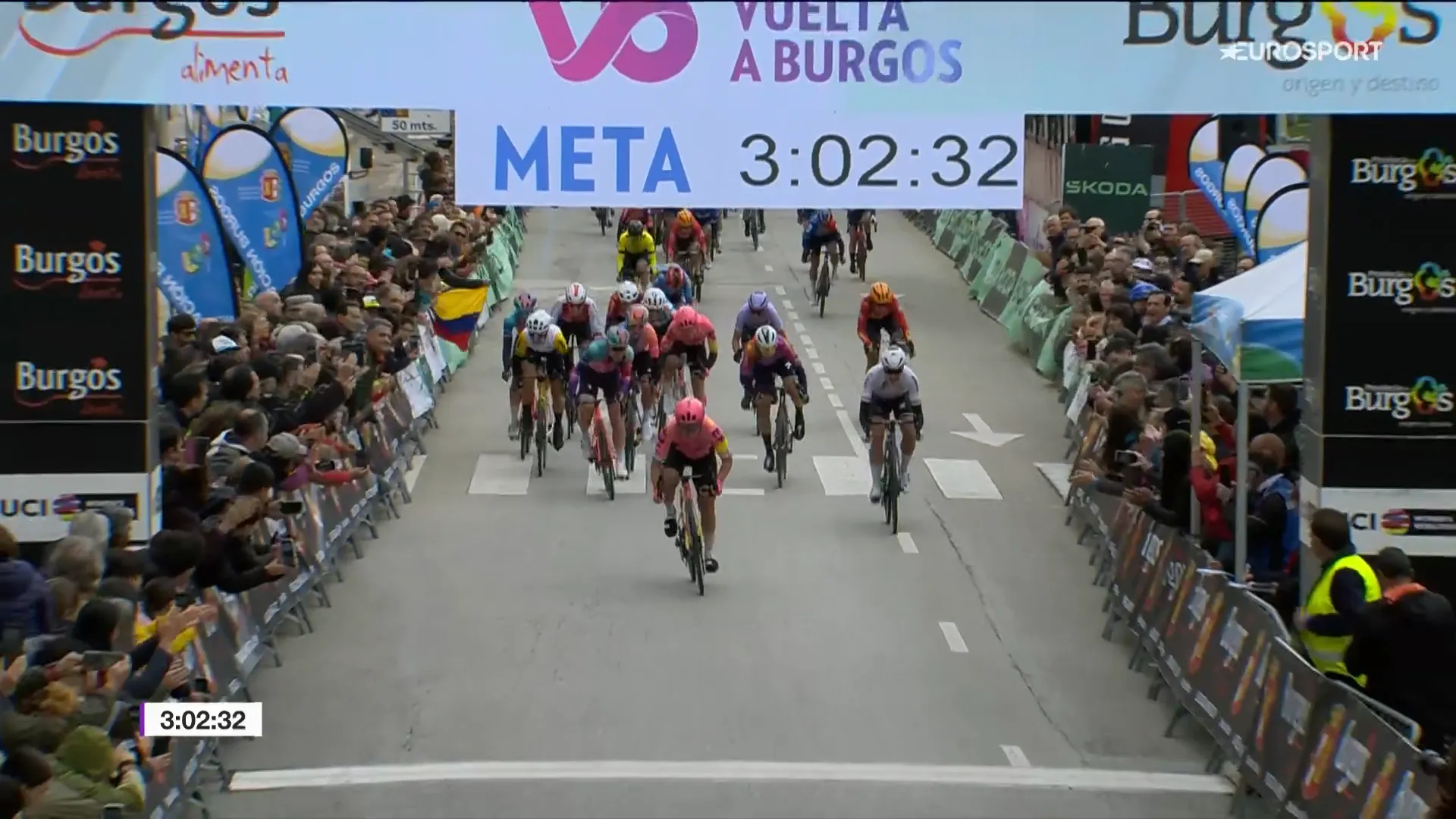 Pure wielertragiek in Burgos! Noorse aanvalster laat gegrepen, nare val Balsamo, Lotte Henttala wint