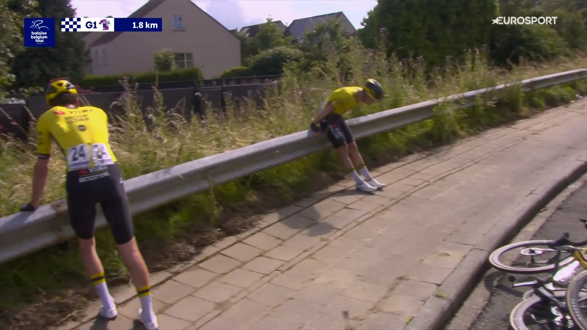 Gifbeker nog steeds niet leeg voor Visma | Lease a Bike: Olav Kooij valt lelijk in finale slotrit Belgium Tour