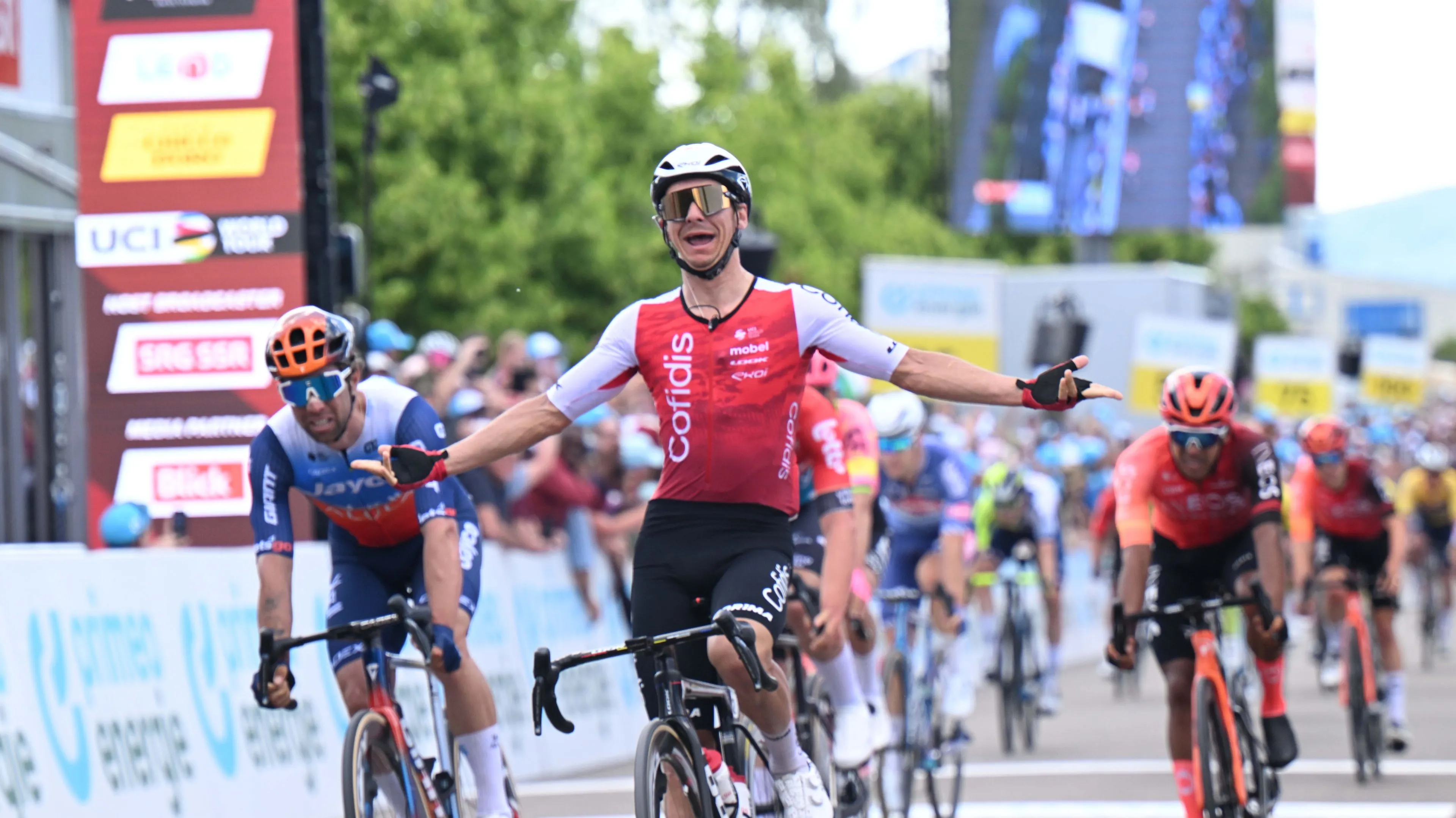 Gemiste kans voor De Lie! Lotto-Dstny-stier verschakelt zich en ziet Coquard naar ritzege in Zwitserland sprinten