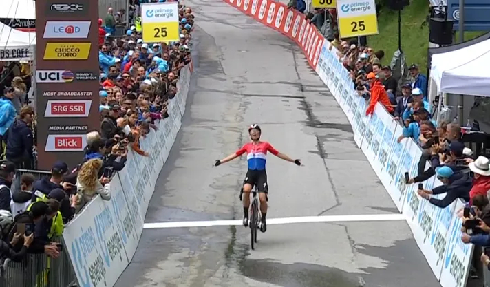 Vollering toont geen medelijden met dappere Chabbey en walst richting ritzege en leiderstrui in Zwitserland