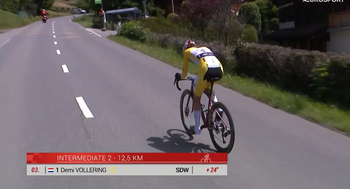 Bij de tussenpunten nog trager, maar aan de finish veruit de rapste: Vollering wint ook tijdrit in Zwitserland