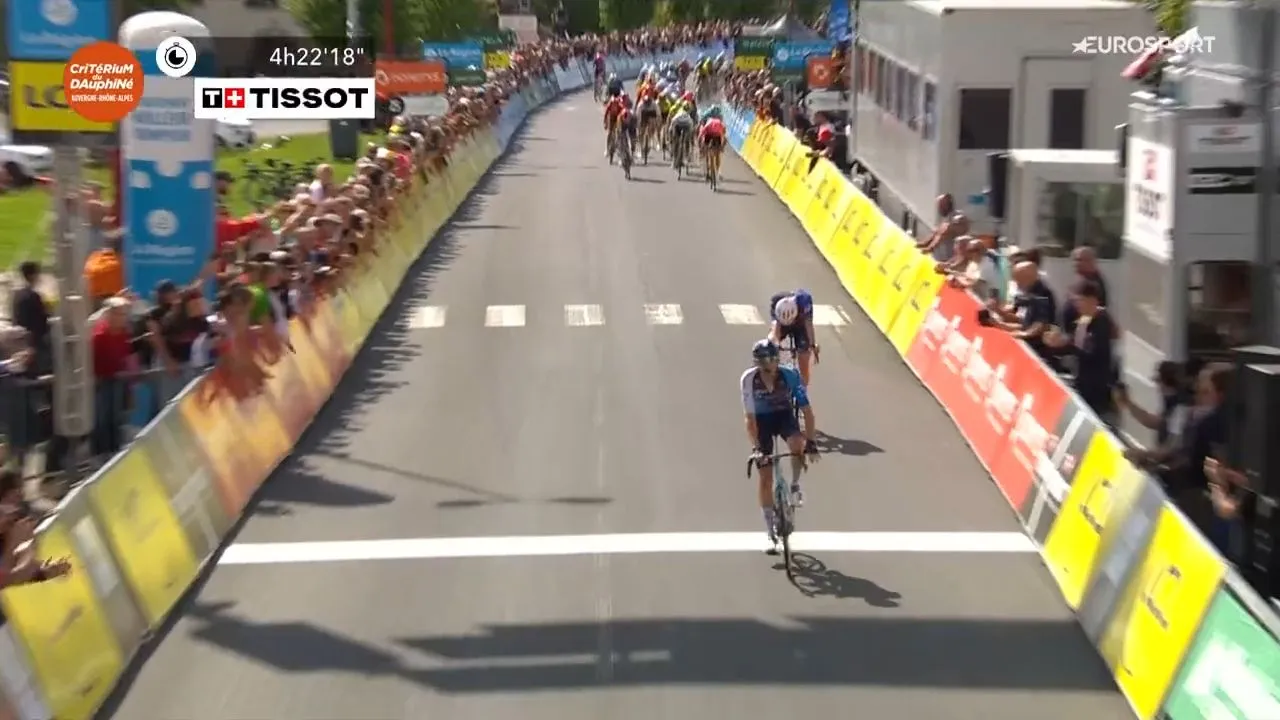 Punchrit Dauphiné gaat verrassend naar Derek Gee, gevallen Roglic raakt ploeggenoten kwijt in finale