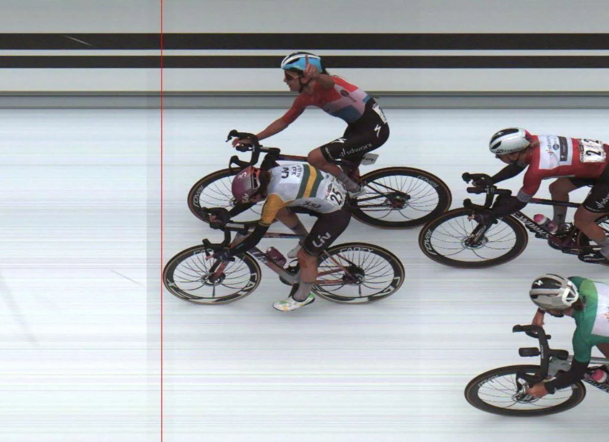 Vos stelt eindzege Catalonië veilig, gulle eindwinnares Kopecky en Wiebes zien Majerus blunderen in GB