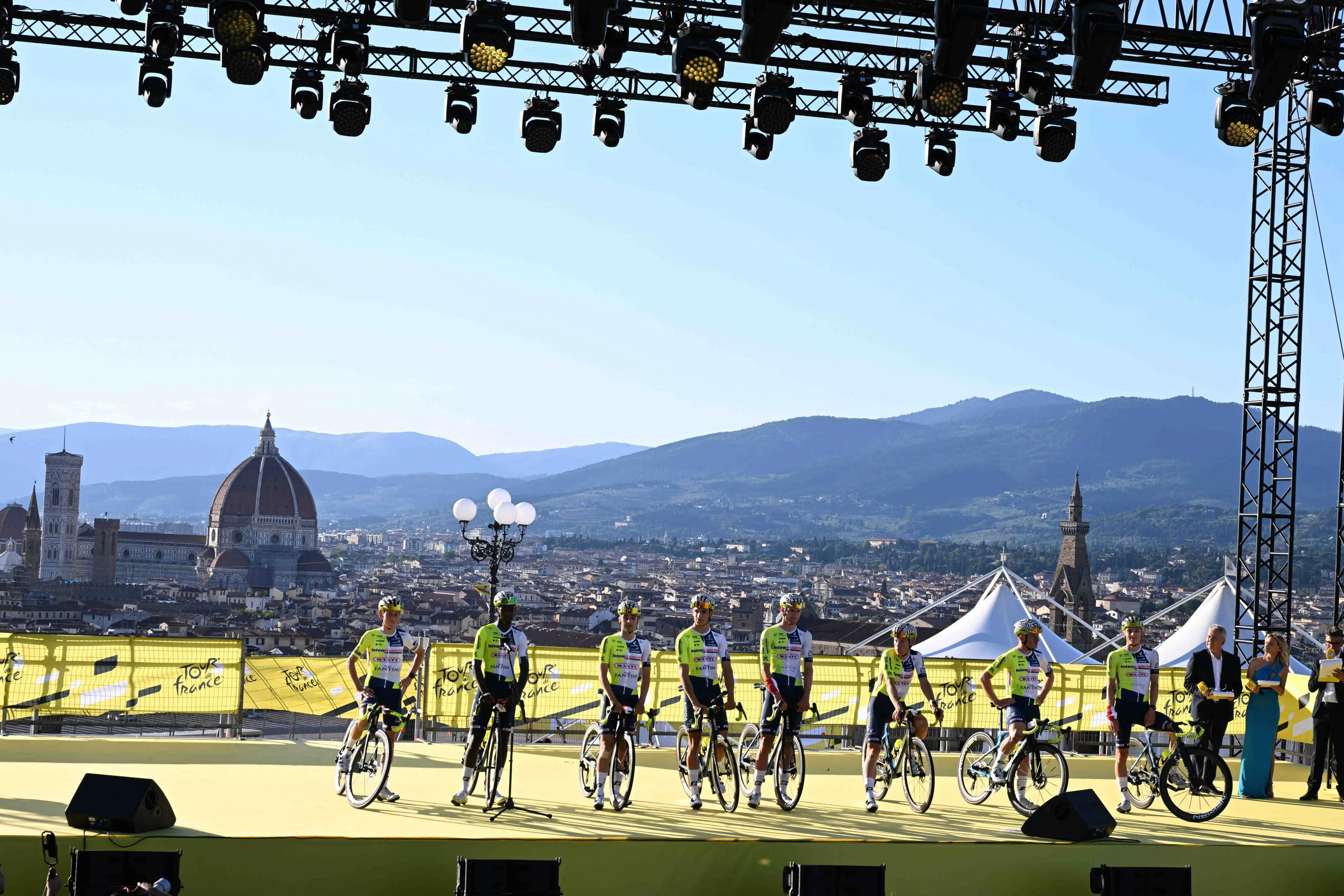 Intermarché-Wanty ondanks zoektocht naar inkomsten klaar voor de strijd: 'Waarom zou een Monument niet kunnen volgen?'