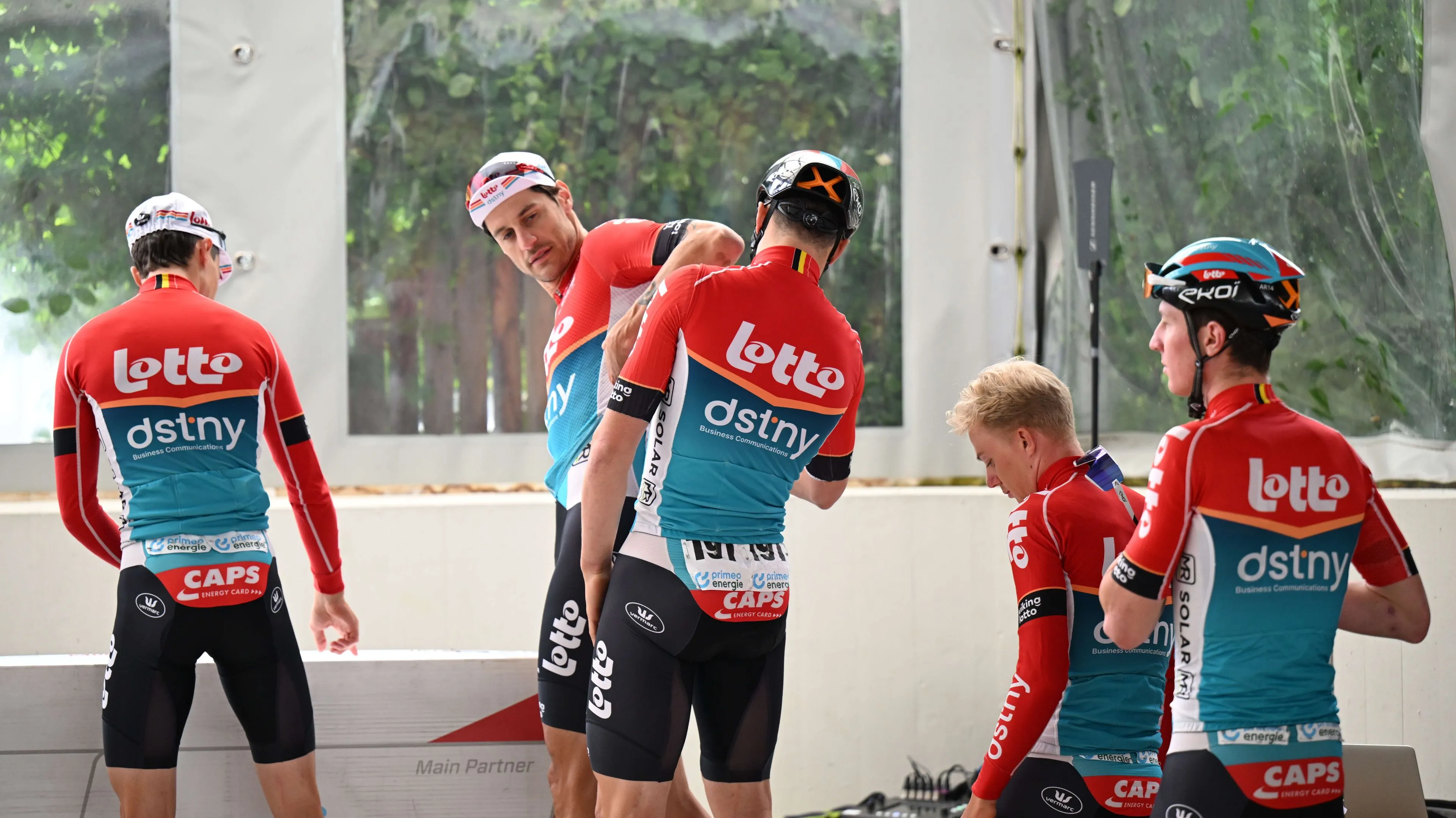 Spanning tot zaterdag, maar fusie Lotto-Intermarché ligt - met haken en ogen - op tijd bij de UCI