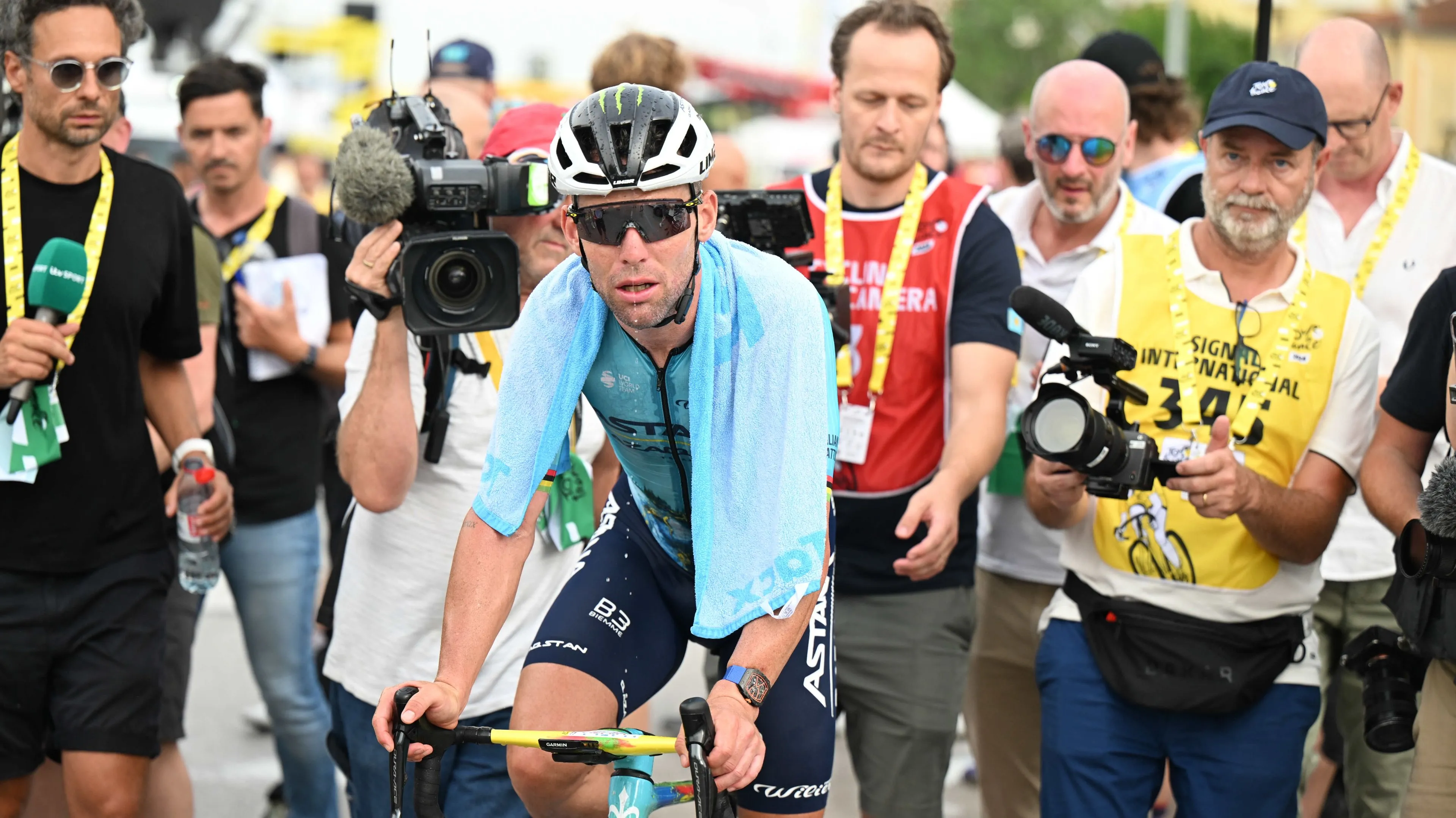 Lance Armstrong na eerste rit Tour: 'Kan me niet schelen wat de UCI zegt, maar dit is onmenselijk'