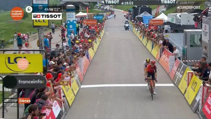 Roglic ontsnapt aan wurggreep Jorgenson, die eindzege Dauphiné nét misloopt; Rodriguez wint de rit