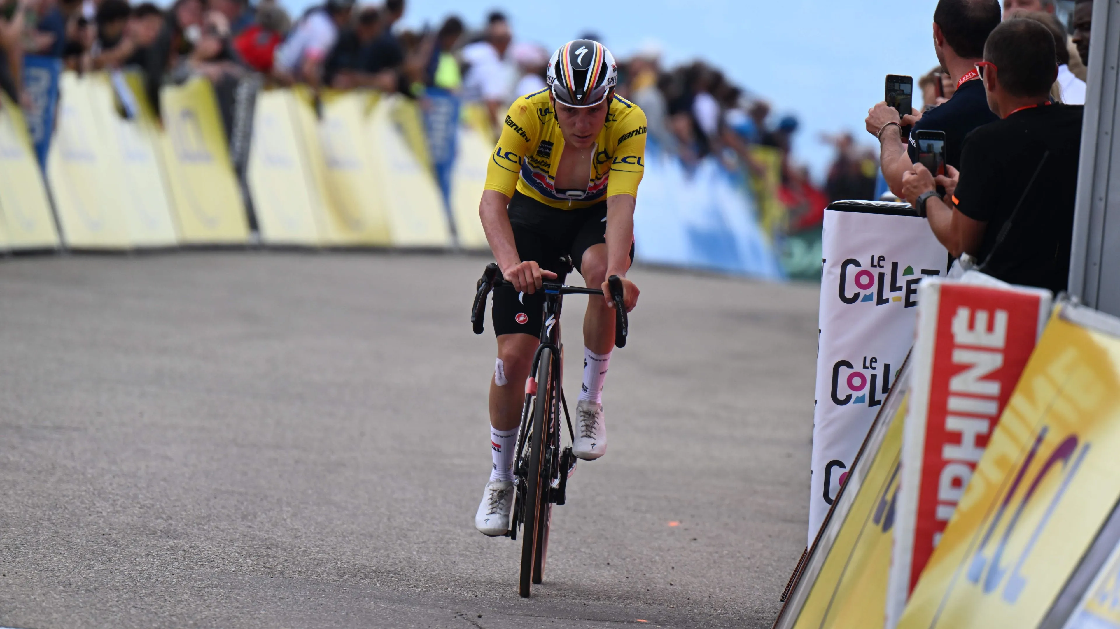 Evenepoel en Lefevere compleet relaxed, ondanks ogenschijnlijk alarmerende tik: 'Moet nog 1,5 kilo vanaf'