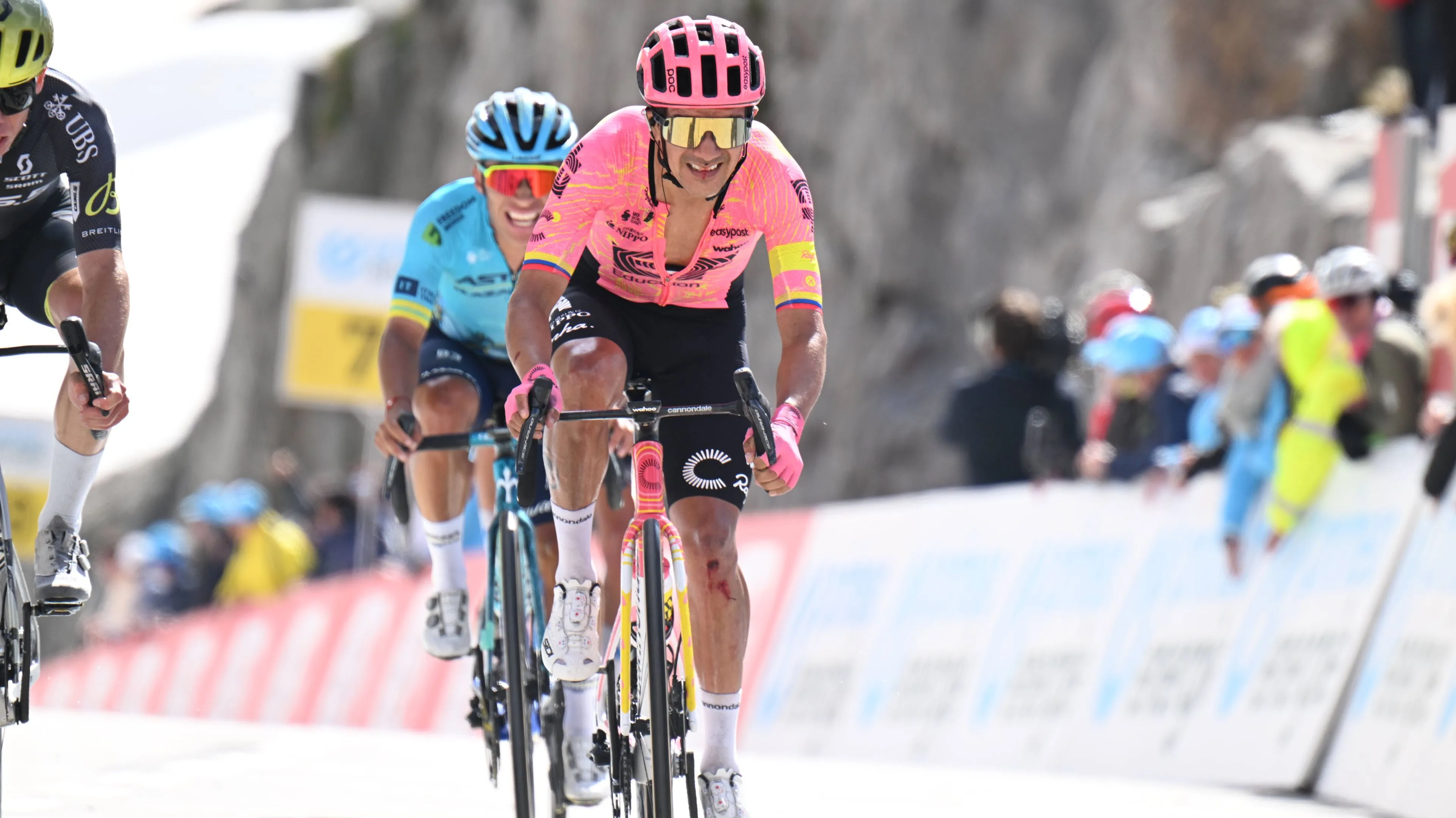 Carapaz dook met gezicht in fiets Bettiol in Ronde van Zwitserland, Tour de France niet in gevaar