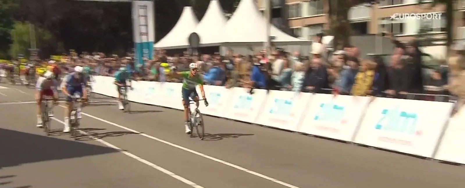 Na waaiergeweld spurt Van Uden overtuigend naar tweede ritzege in ZLM Tour