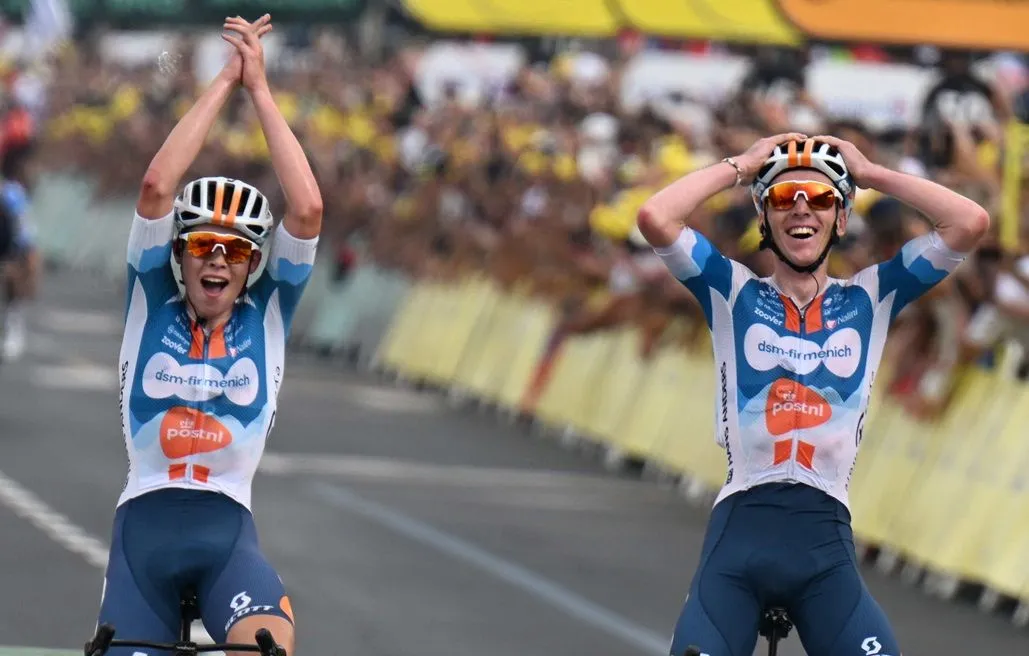 Van den Broek reed hem bijna los, maar Bardet moest winnen in laatste Tour: 'Nog 1 jaar om hem terug te betalen'