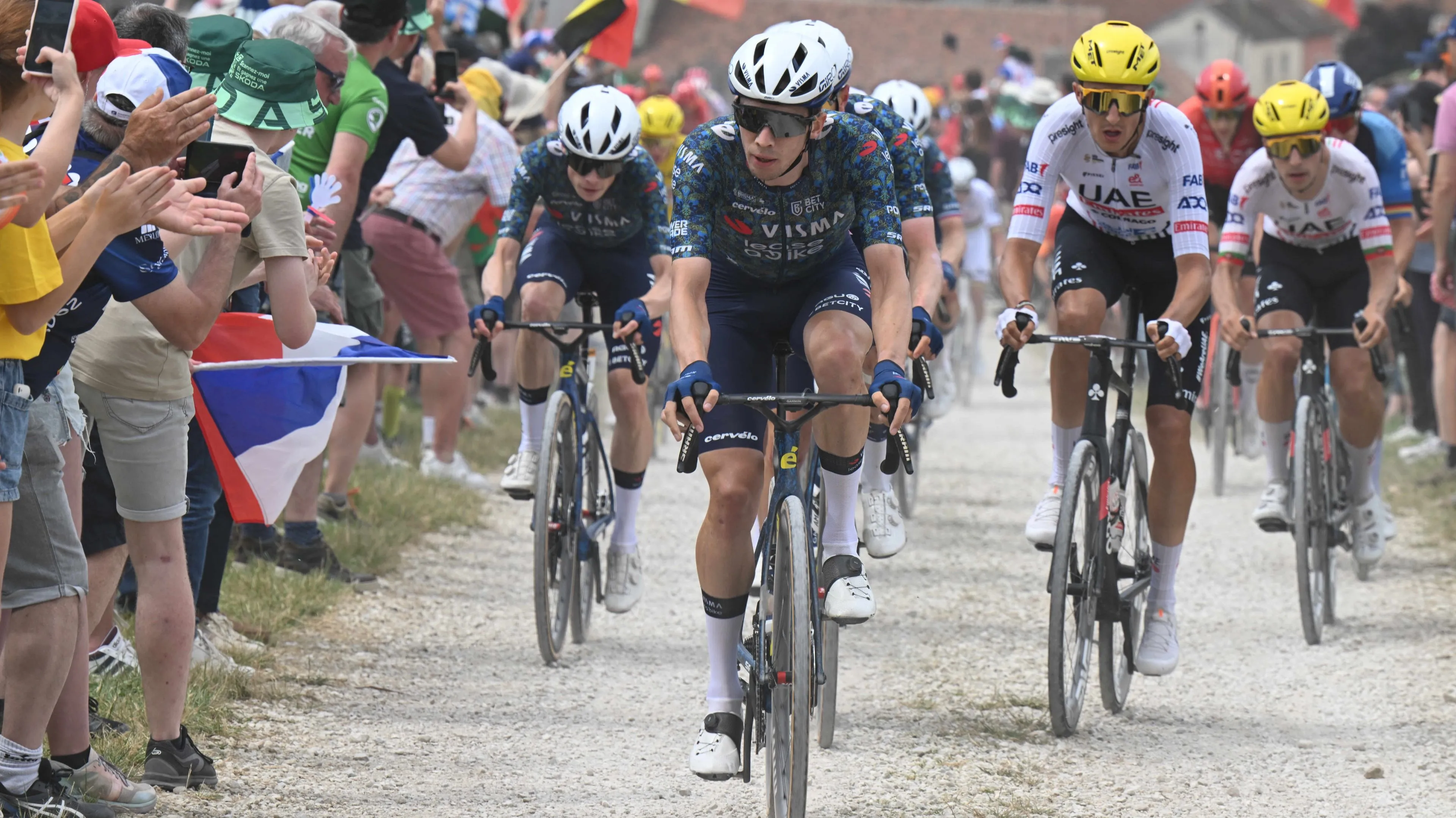 Tourdebutant Lemmen (Visma | LaB) over grootste koerscircus ter wereld: 'Huts, meteen erin en volle bak'