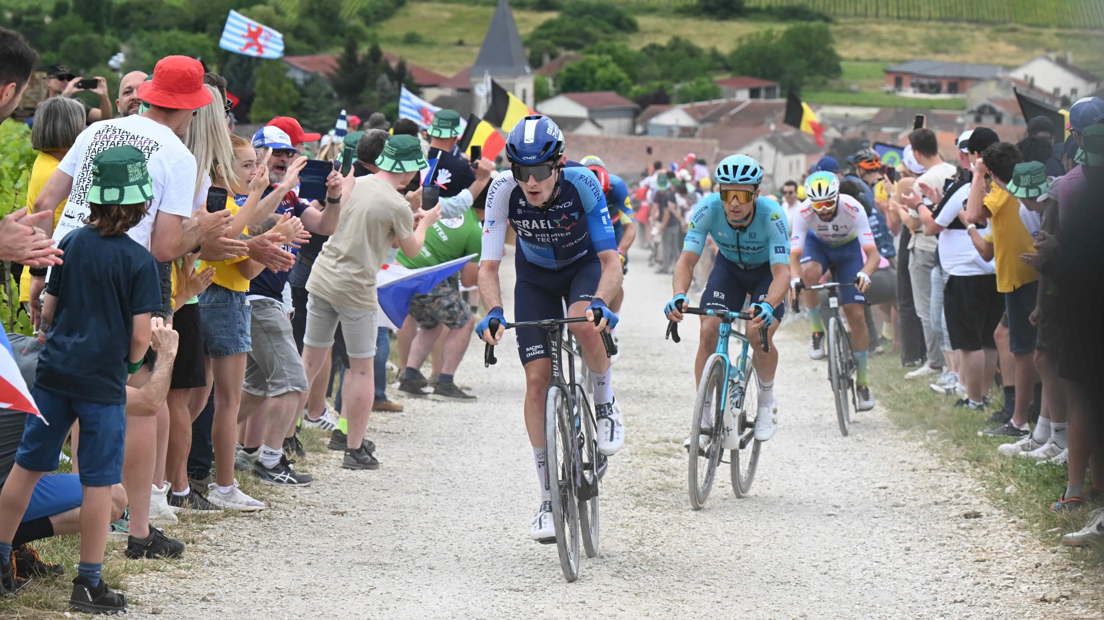 Gee stijgt de top tien in en noemt gravelrit 'een dagje uit', balende Aranburu ontbrak het aan koelbloedigheid