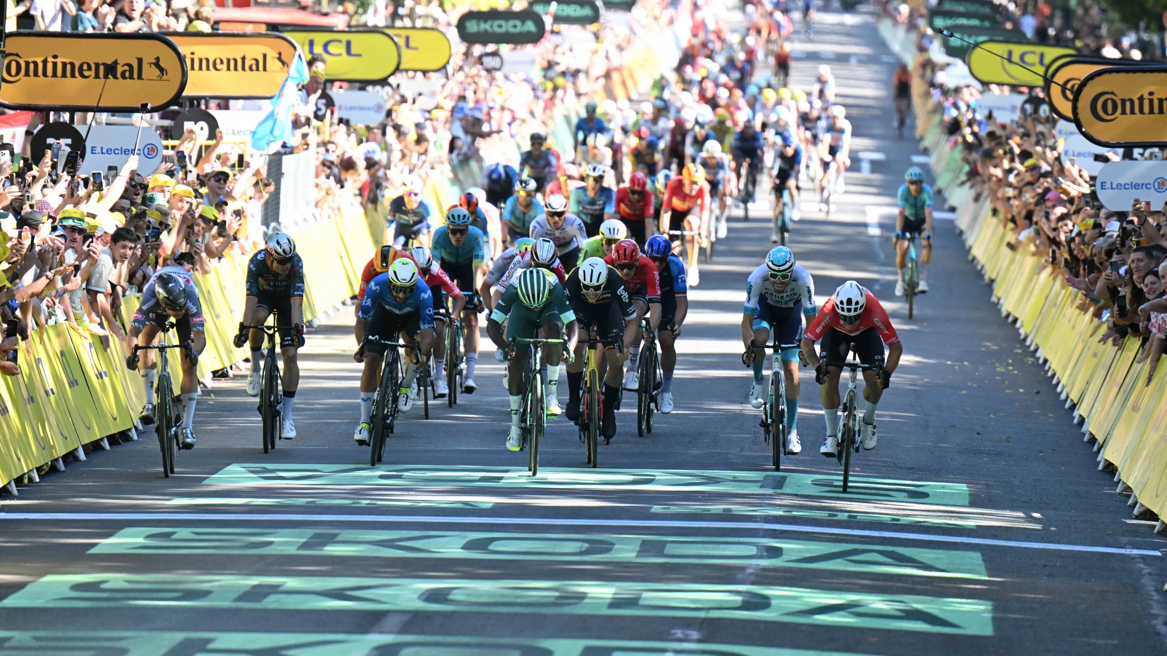 Derde keer scheepsrecht voor Batman Groenewegen! Nederlands kampioen troeft Philipsen af in Dijon