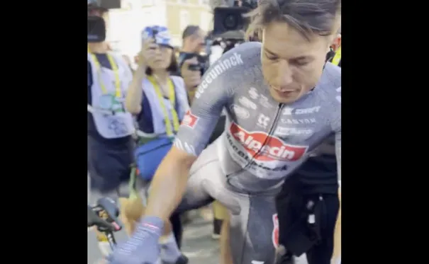 Zwaar ontgoochelde Philipsen reageert na 'onverwachte' declassering: 'Probeer een eerlijke sprinter te zijn'