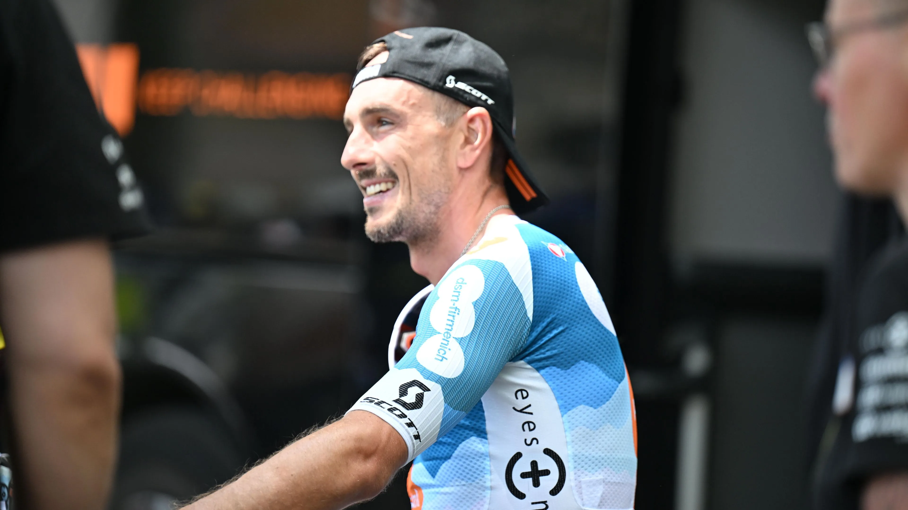 Deelnemers Renewi Tour 2024 | Hoole, Groenewegen, Kooij en Ganna eruit, maar ook dsm-firmenich in vieze papieren