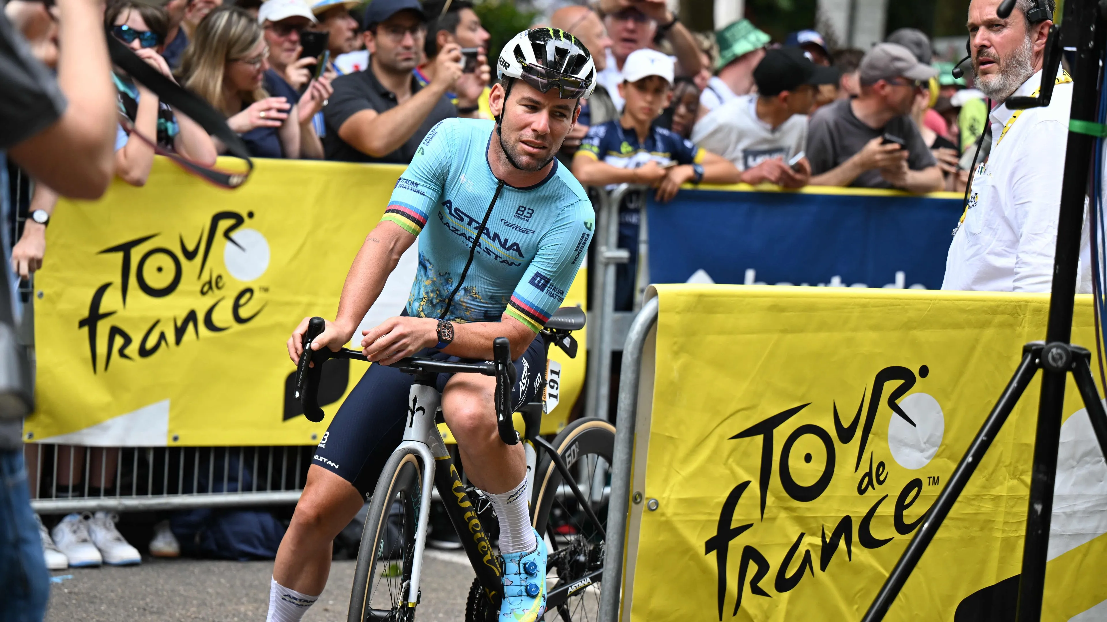 Cavendish verschijnt bij Tour de France-presentatie, maar blijft schimmig over 2025: 'We gaan het zien...'