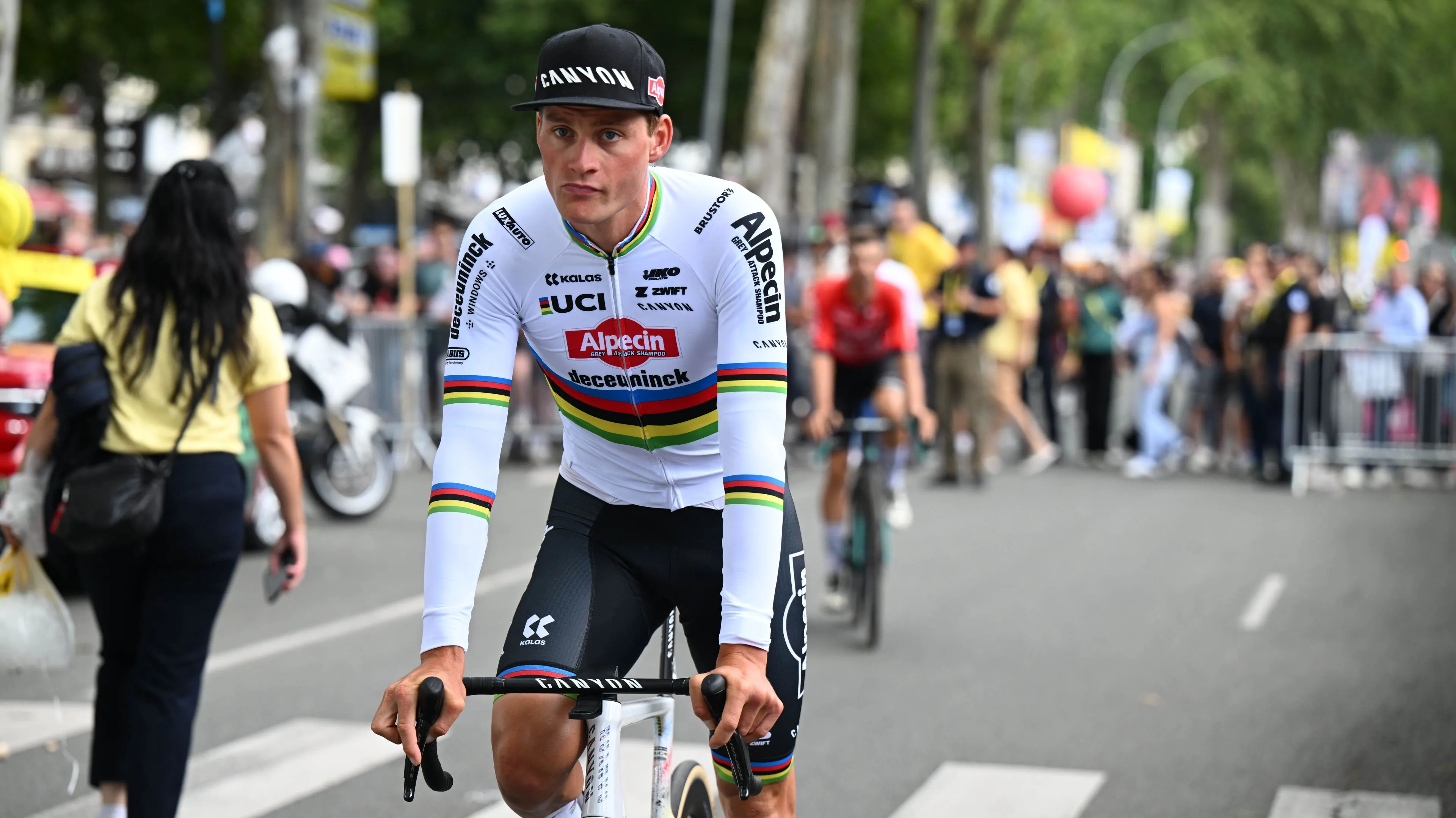 De Vlaeminck baalt dat Van der Poel voor Philipsen werkt in grote ronden: 'Als wereldkampioen moet je zelf proberen'