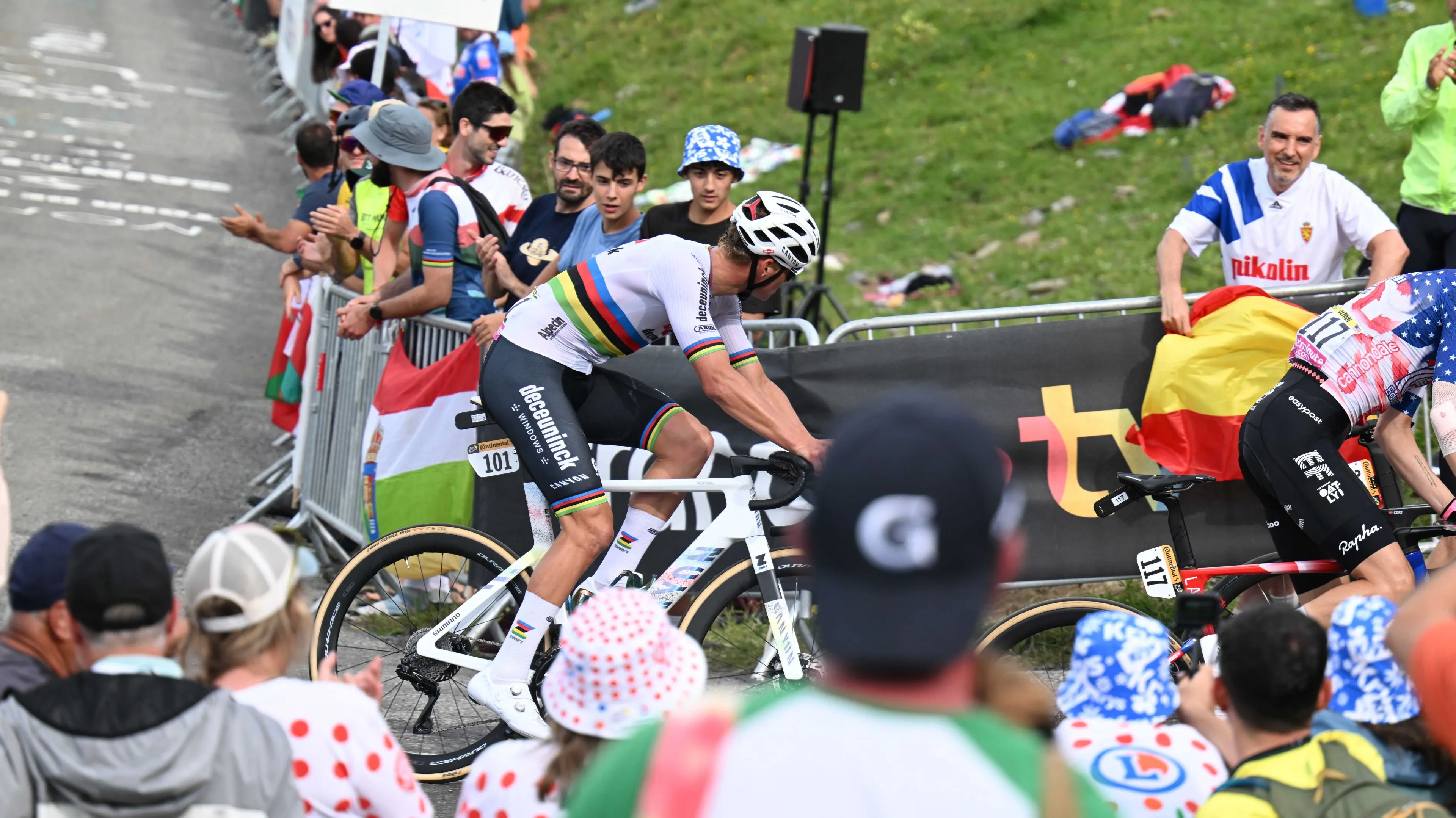 Deelnemers, rugnummers en uitvallers Tour de France 2024 | 141 renners hebben Nice gehaald, 35 renners zijn uitgevallen