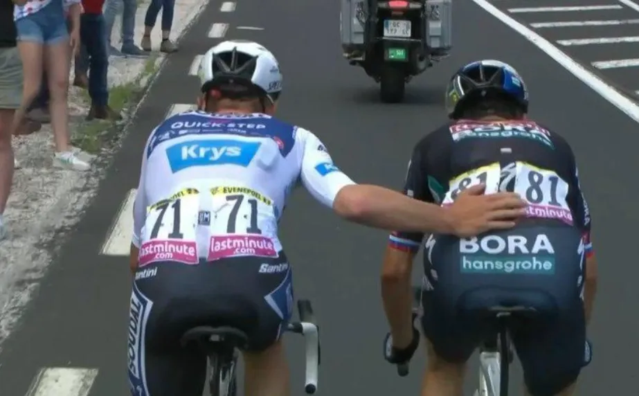 🎥 Evenepoels zetje op achterwerk Roglic valt niet in goede aarde: 'Het is respectloos'