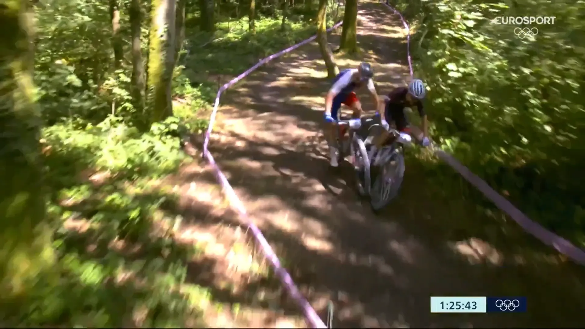 Zelfs stoïcijnse Pidcock houdt het niet droog na bizarre comeback en boegeroep door heel gewaagde actie