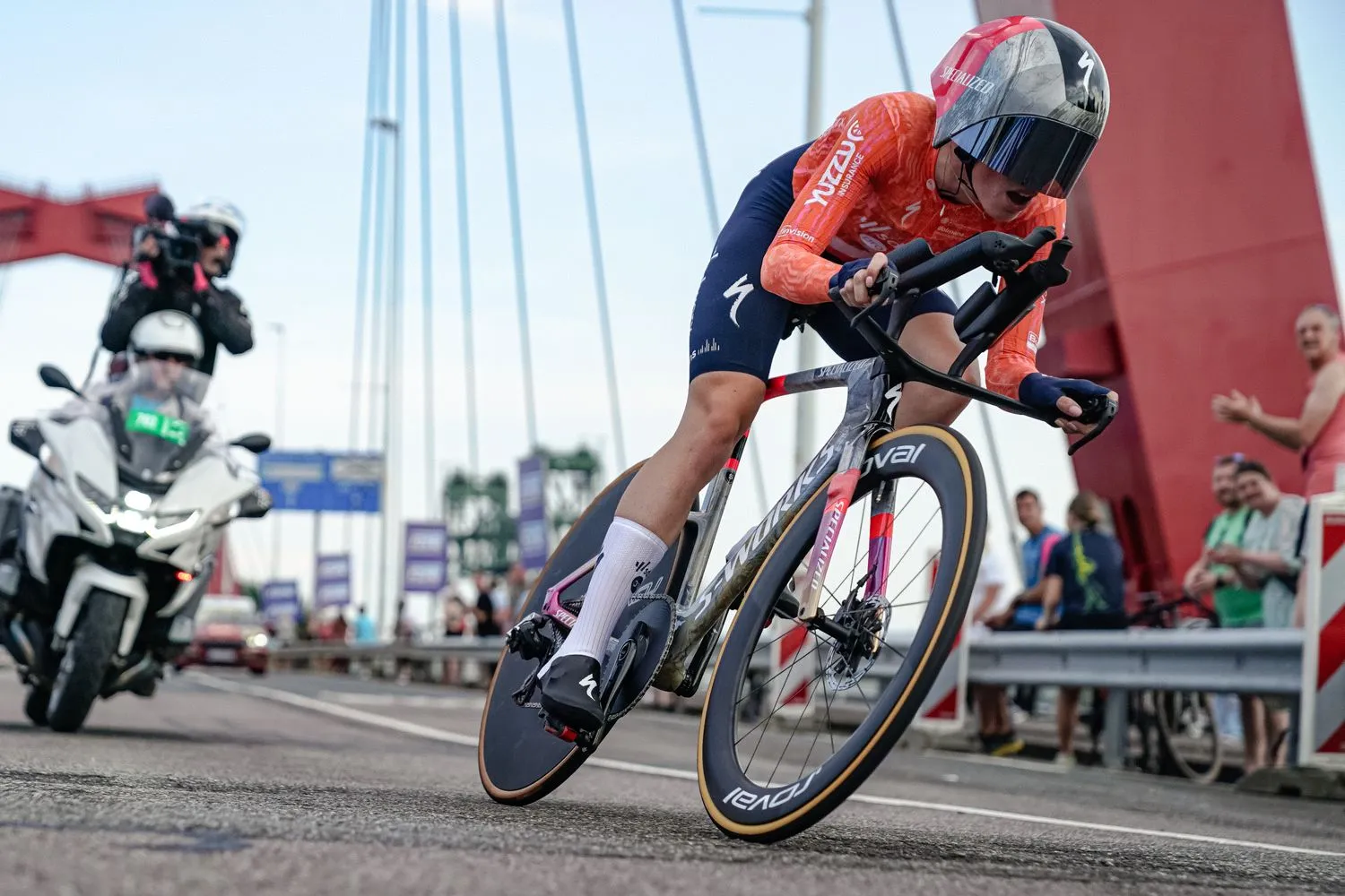 Vollering thanks power naps and constant tears after yellow stunt: "A lot of people think it's bullshit"