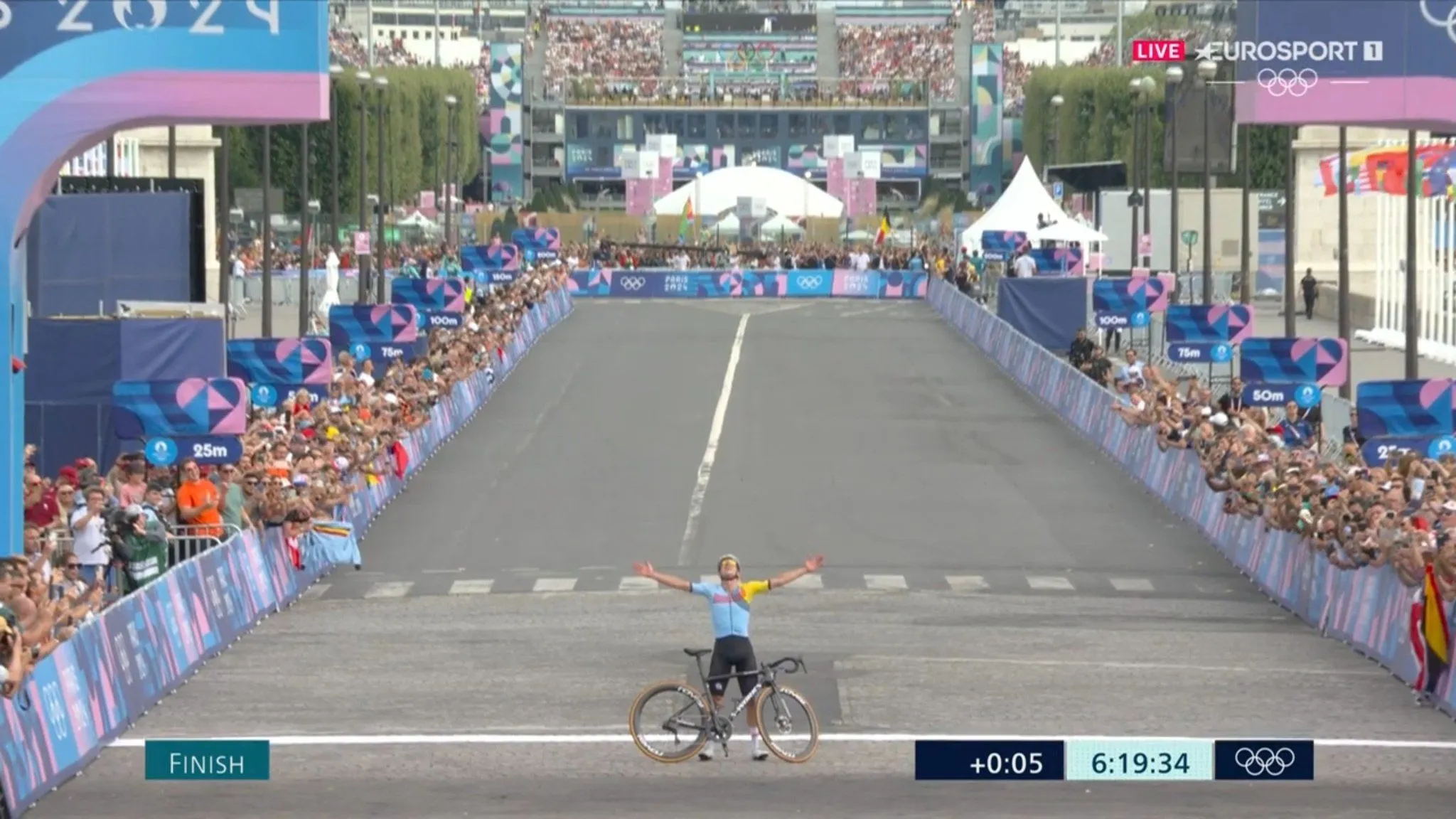 Remcolympics 2024: Belgische TGV Evenepoel koppelt wagonnetjes 1 voor 1 af, Van der Poel in de tang