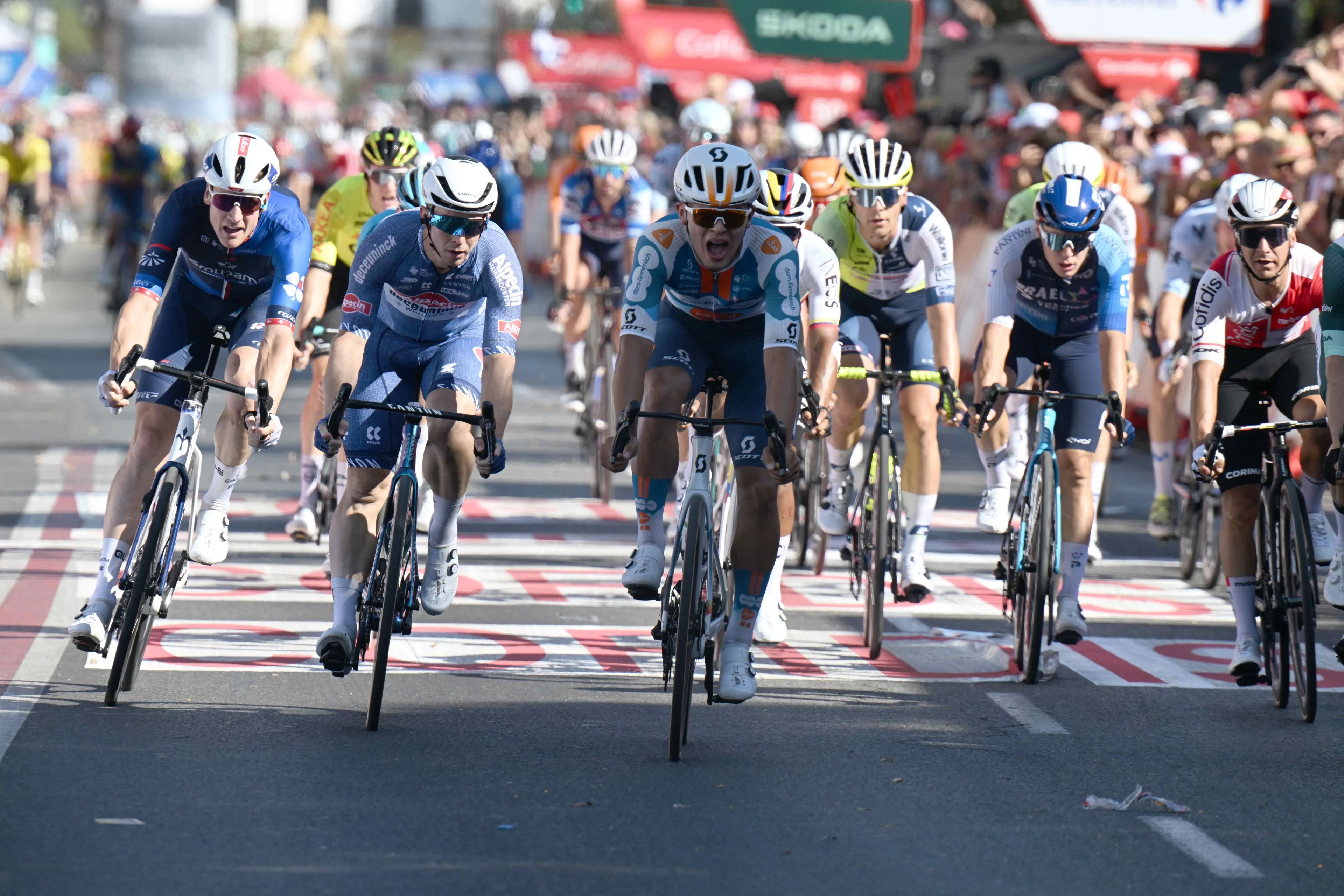 Bittner en dsm-firmenich PostNL kunnen geluk niet op: 'Dat ik Van Aert kan kloppen in zo'n spurt... crazy!'