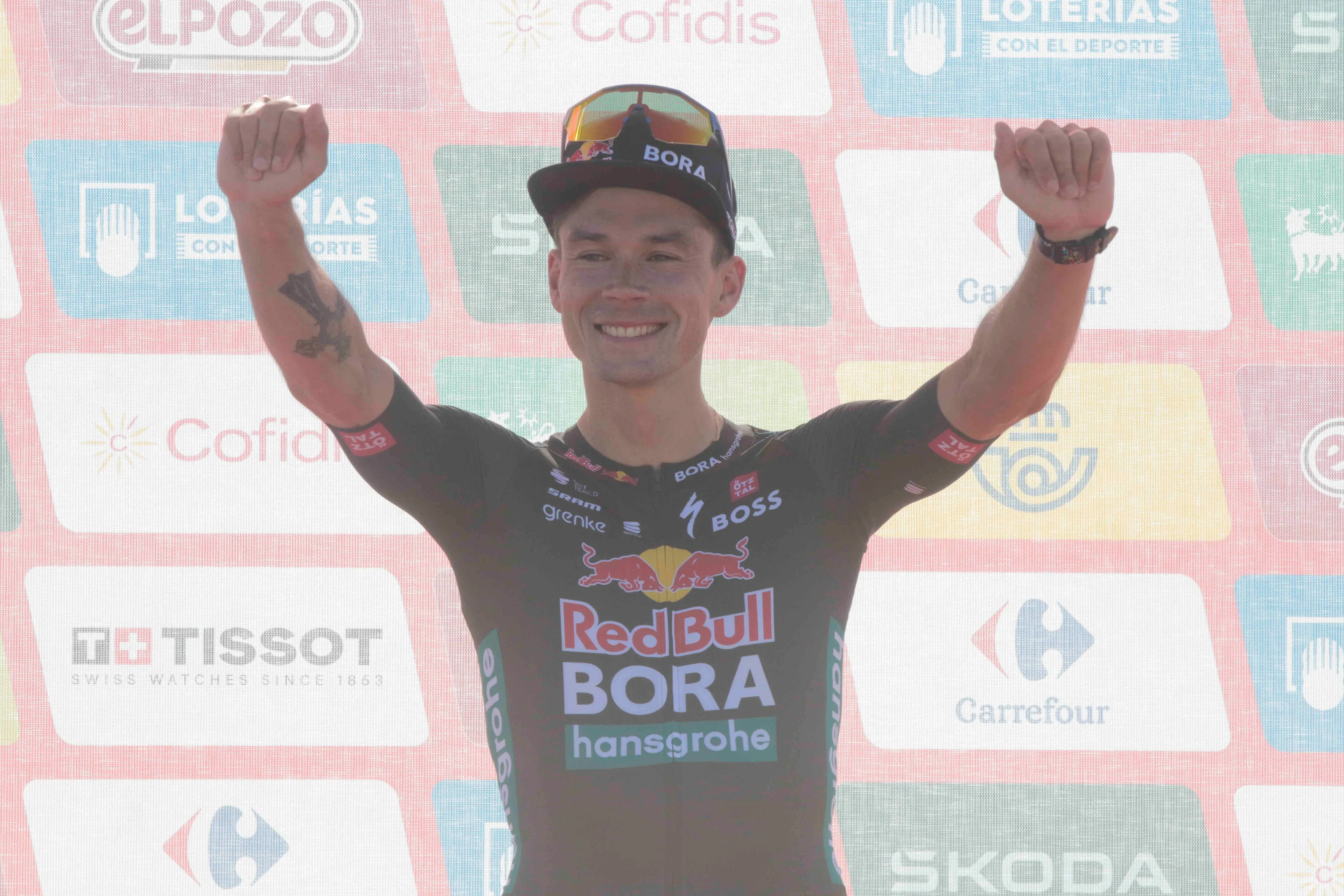 Roglic pakt cadeautje van Israel-Premier Tech dankbaar uit: 'We wilden helpen, maar zij deden héél veel'